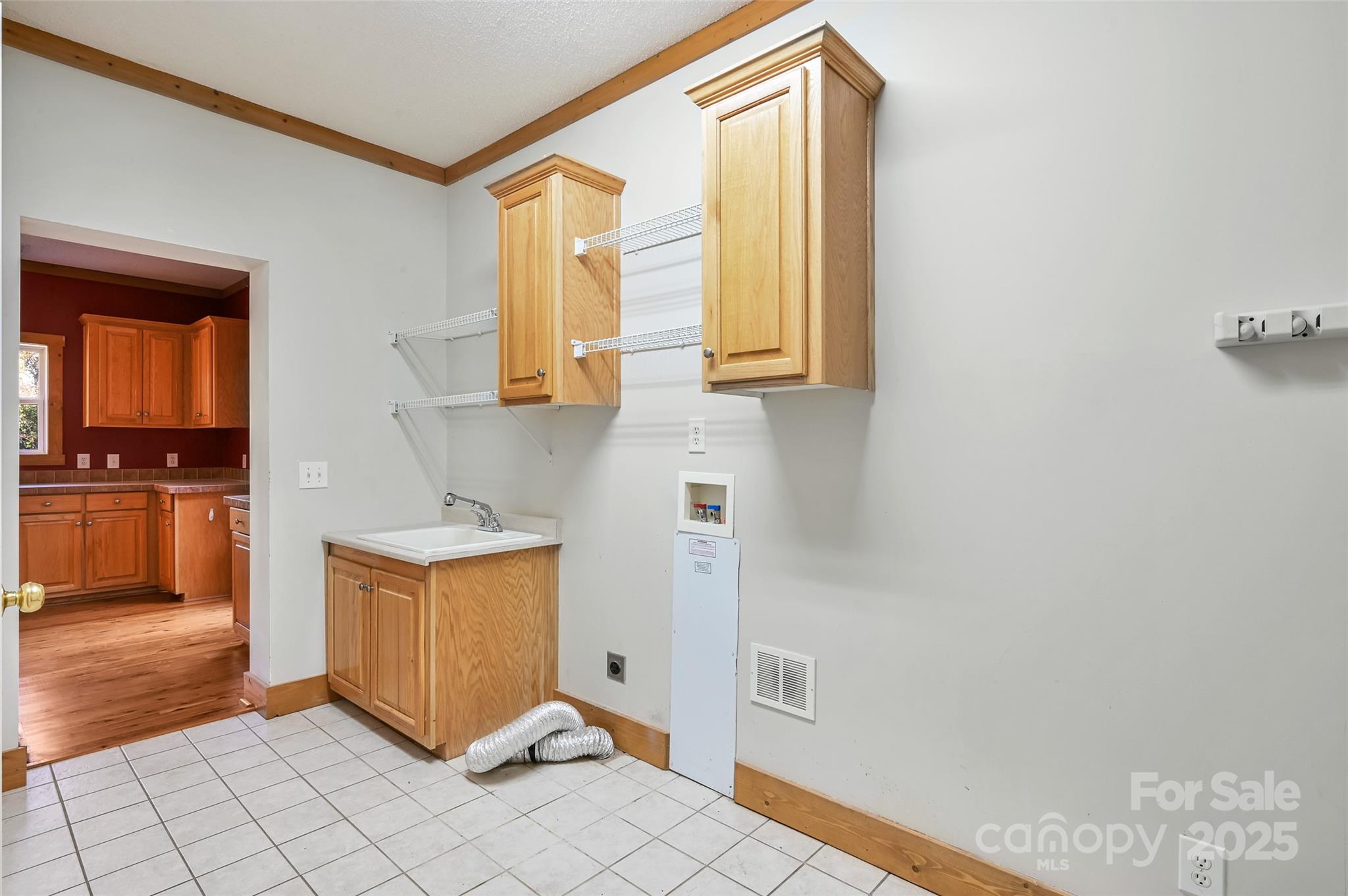 Hendersonville, North Carolina, 28792, United States, 3 Bedrooms Bedrooms, ,3 BathroomsBathrooms,Residential,For Sale,1958390