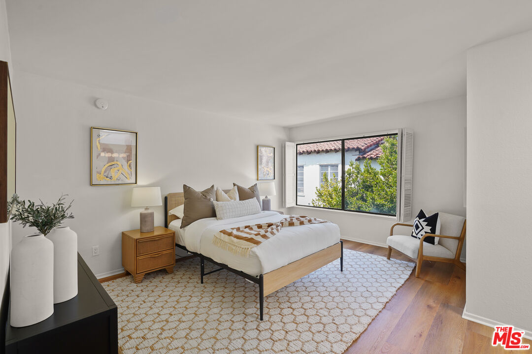 Los Angeles, California, 90025, United States, 2 Bedrooms Bedrooms, ,3 BathroomsBathrooms,Residential,For Sale,1940642