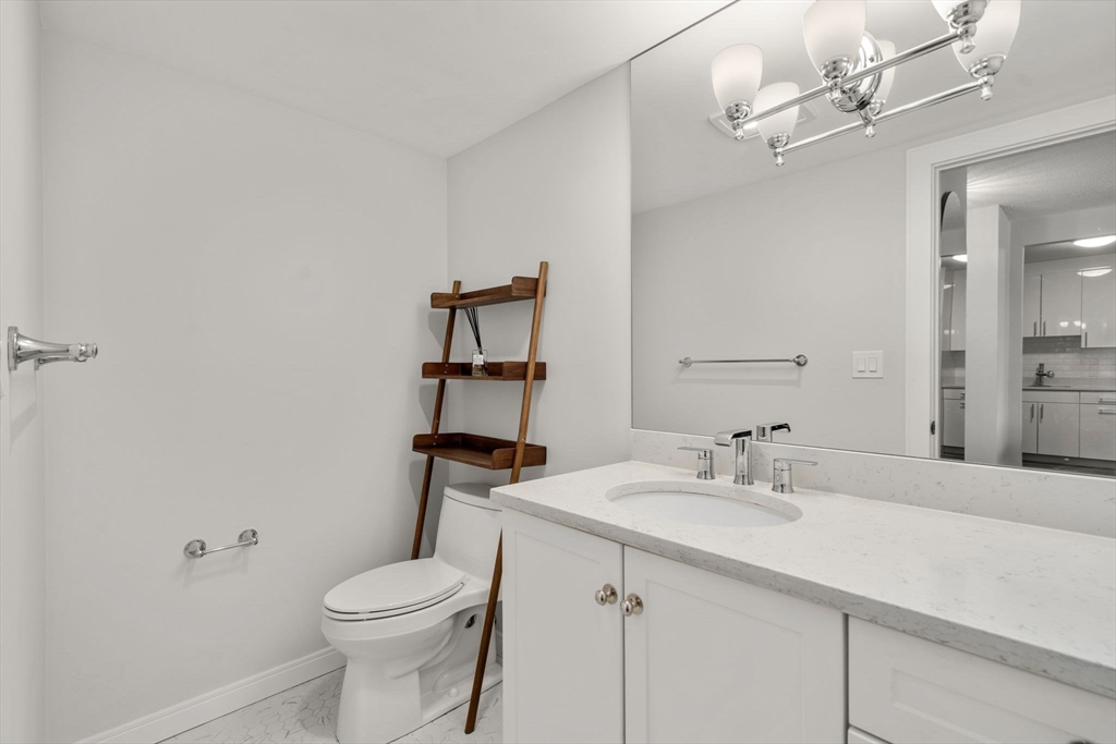 Newton, Massachusetts, 02467, United States, 2 Bedrooms Bedrooms, ,2 BathroomsBathrooms,Residential,For Sale,1901534