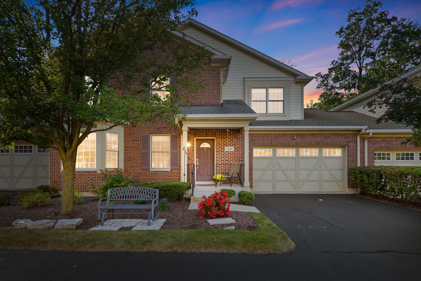 Westmont, Illinois, 60559, United States, 3 Bedrooms Bedrooms, ,4 BathroomsBathrooms,Residential,For Sale,1950669