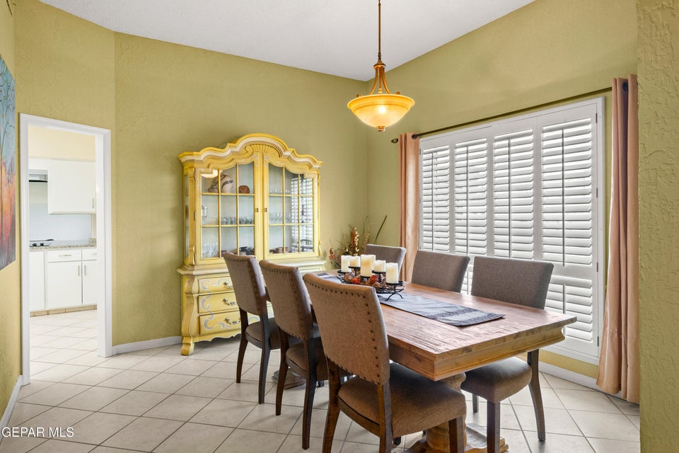 El Paso, Texas, 79912, United States, 4 Bedrooms Bedrooms, ,2 BathroomsBathrooms,Residential,For Sale,1921658