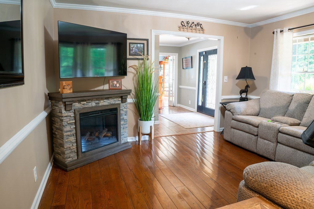 Prestonsburg, Kentucky, 41653, United States, 4 Bedrooms Bedrooms, ,5 BathroomsBathrooms,Residential,For Sale,2048061