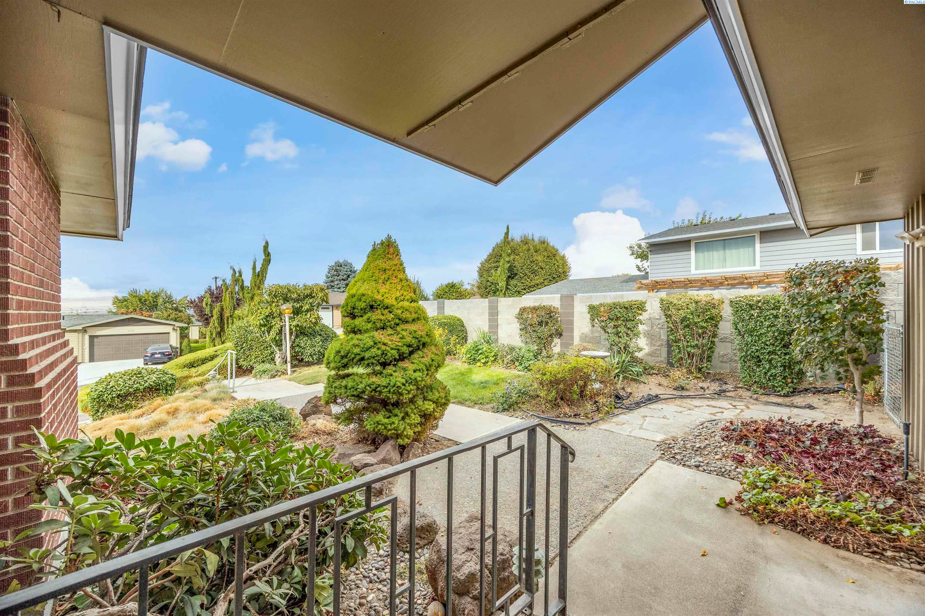 Sunnyside, Washington, 98944, United States, 3 Bedrooms Bedrooms, ,3 BathroomsBathrooms,Residential,For Sale,1973800