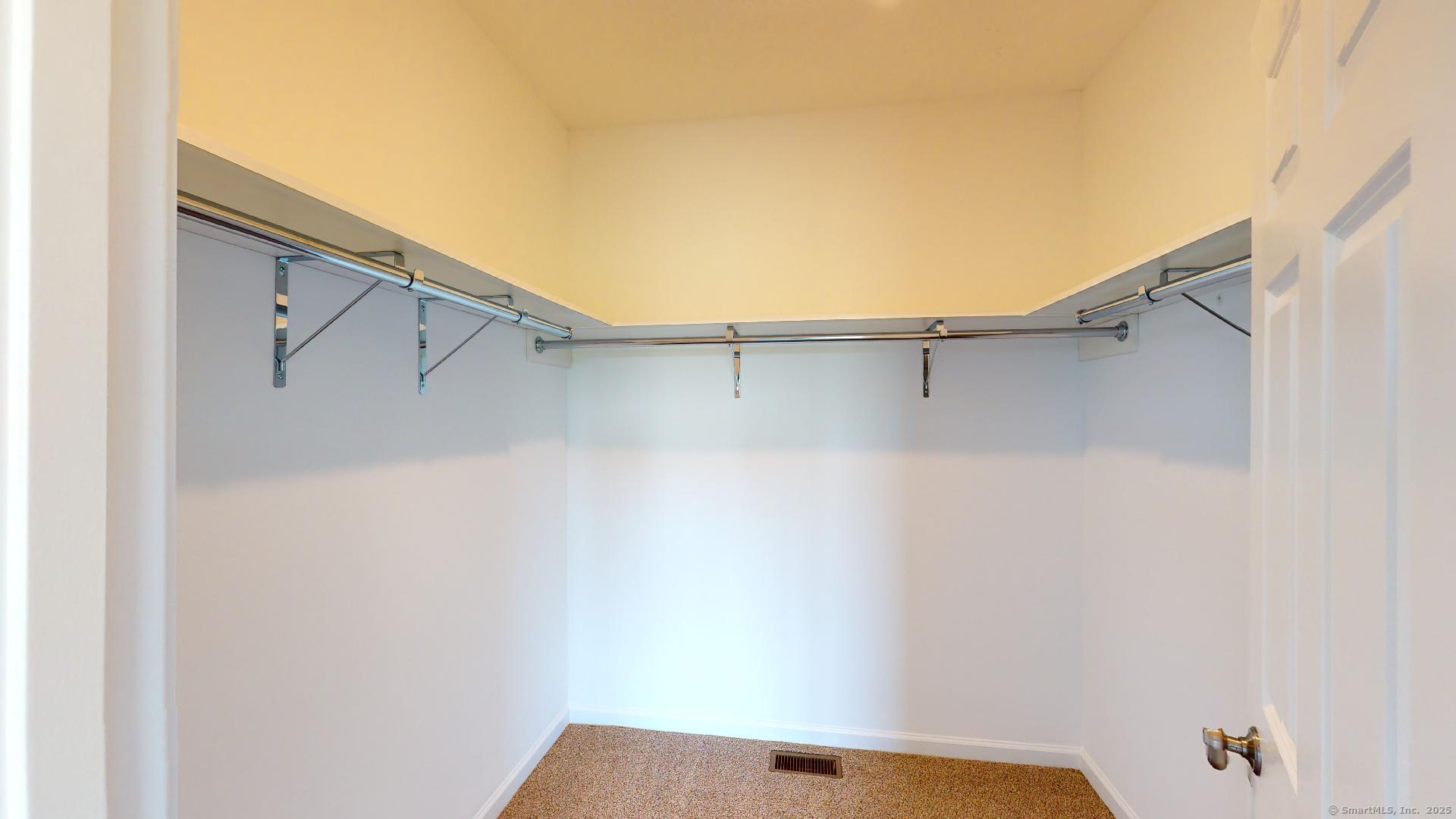 Windsor, Connecticut, 06095, United States, 3 Bedrooms Bedrooms, ,2 BathroomsBathrooms,Residential,For Sale,1939906