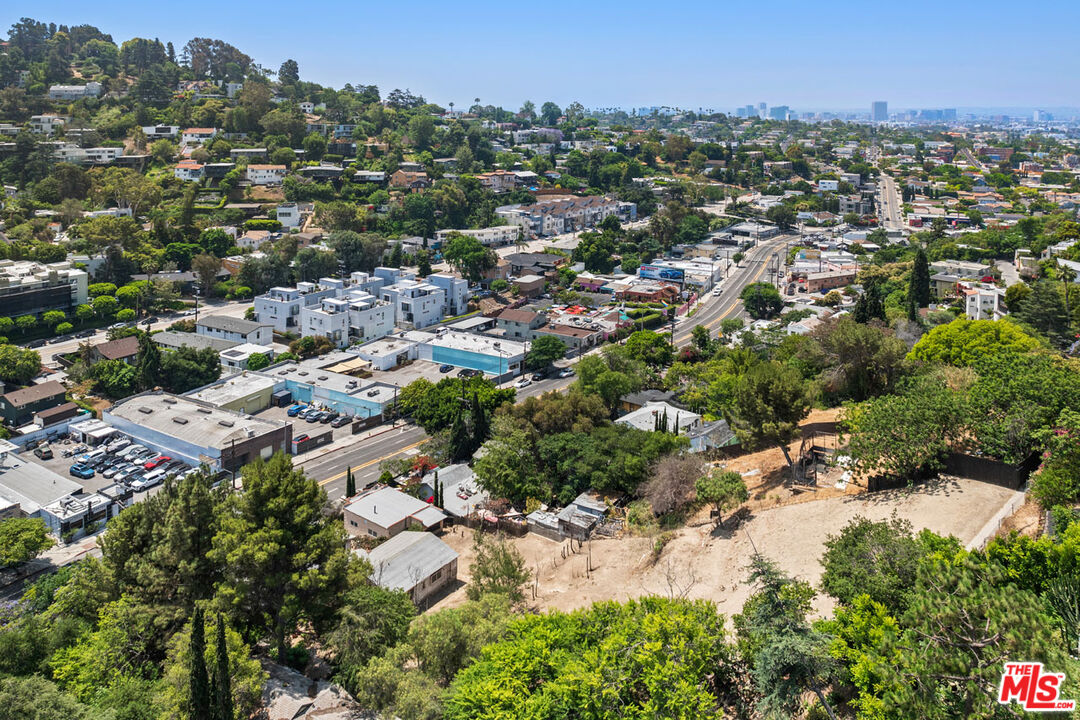 Los Angeles, California, 90027, United States, 2 Bedrooms Bedrooms, ,1 BathroomBathrooms,Residential,For Sale,1920084