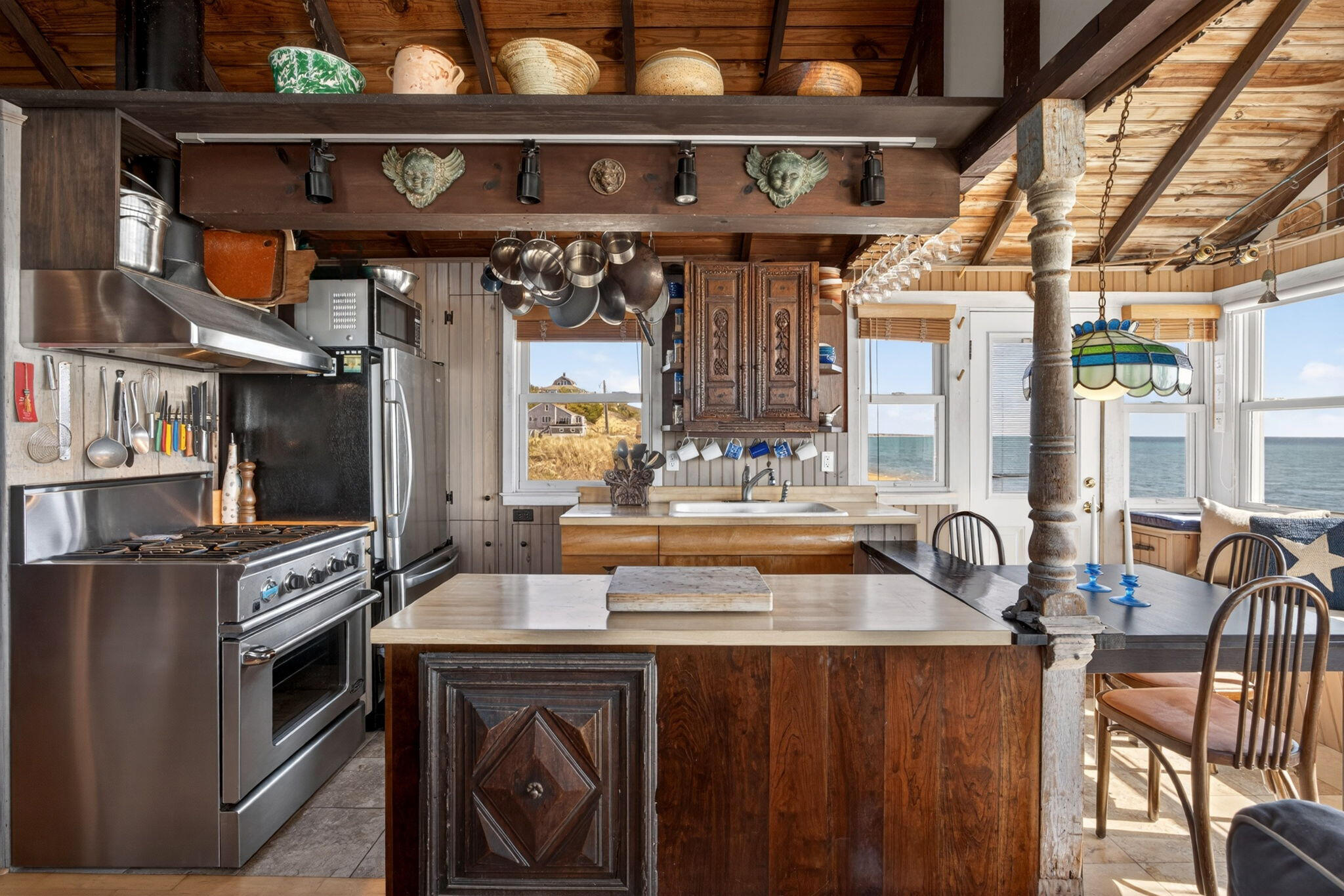  North Truro Beachfront Cottage with Private Bay Access - 物件實景