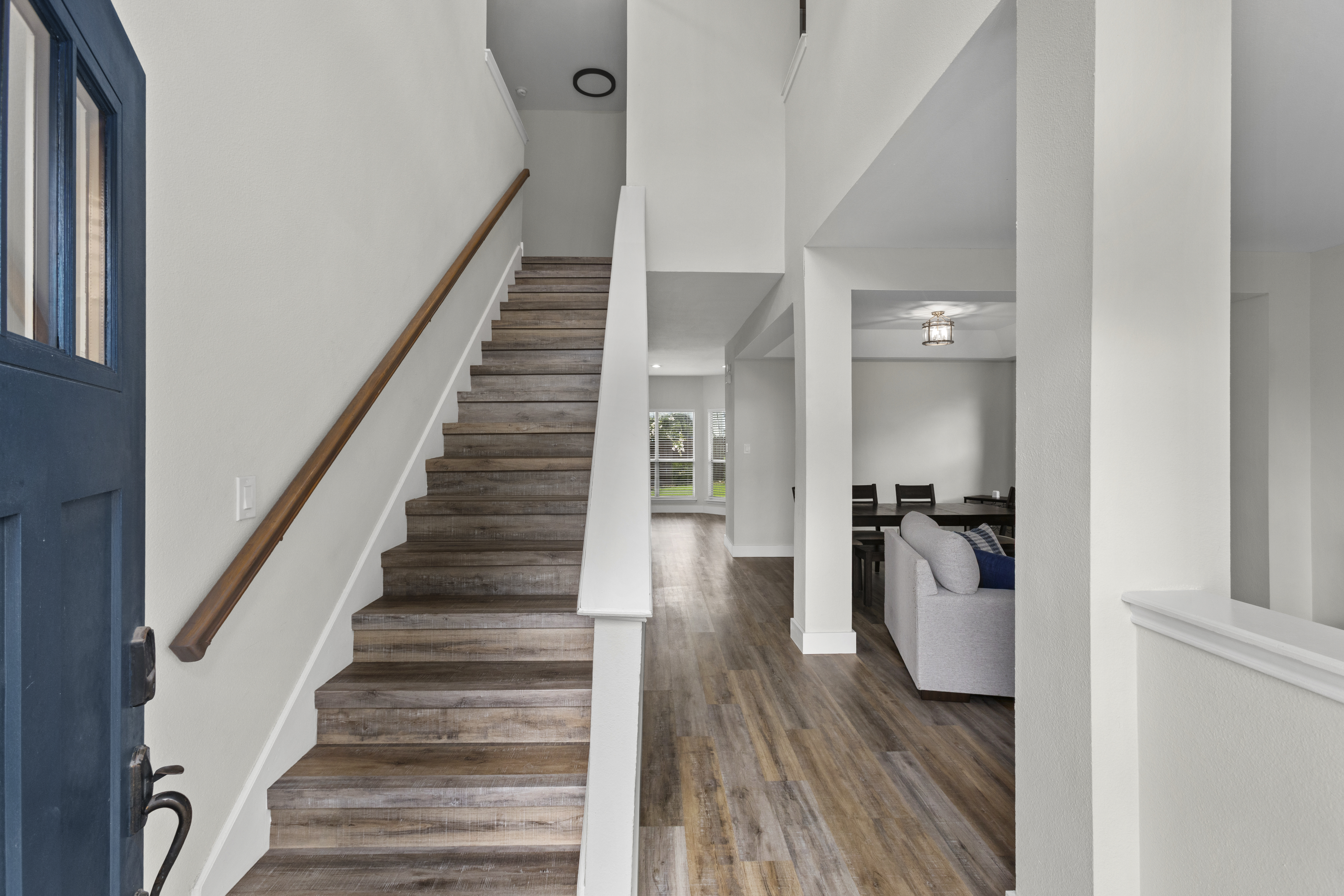  Modern Updates and Generous Living Spaces - 物件實景