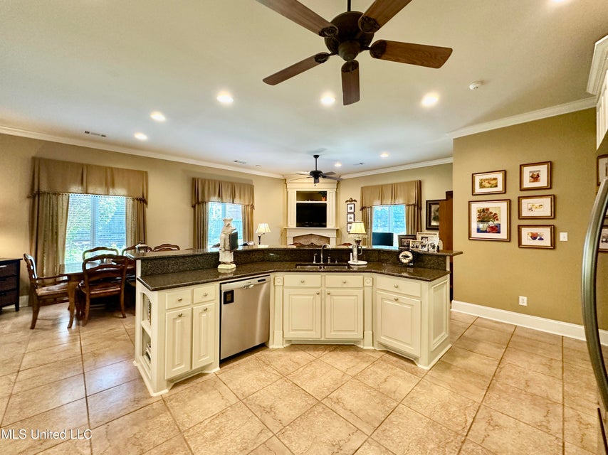 Clinton, Mississippi, 39056, United States, 5 Bedrooms Bedrooms, ,3 BathroomsBathrooms,Residential,For Sale,1904228
