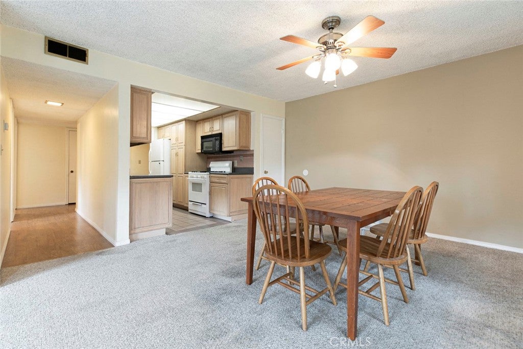 Los Angeles, California, 90068, United States, 2 Bedrooms Bedrooms, ,1 BathroomBathrooms,Residential,For Sale,1940489