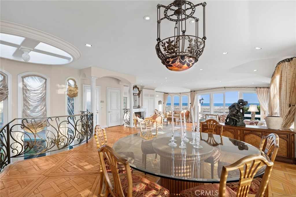 Newport Beach, California, 92661, United States, 4 Bedrooms Bedrooms, ,5 BathroomsBathrooms,Residential,For Sale,1875430