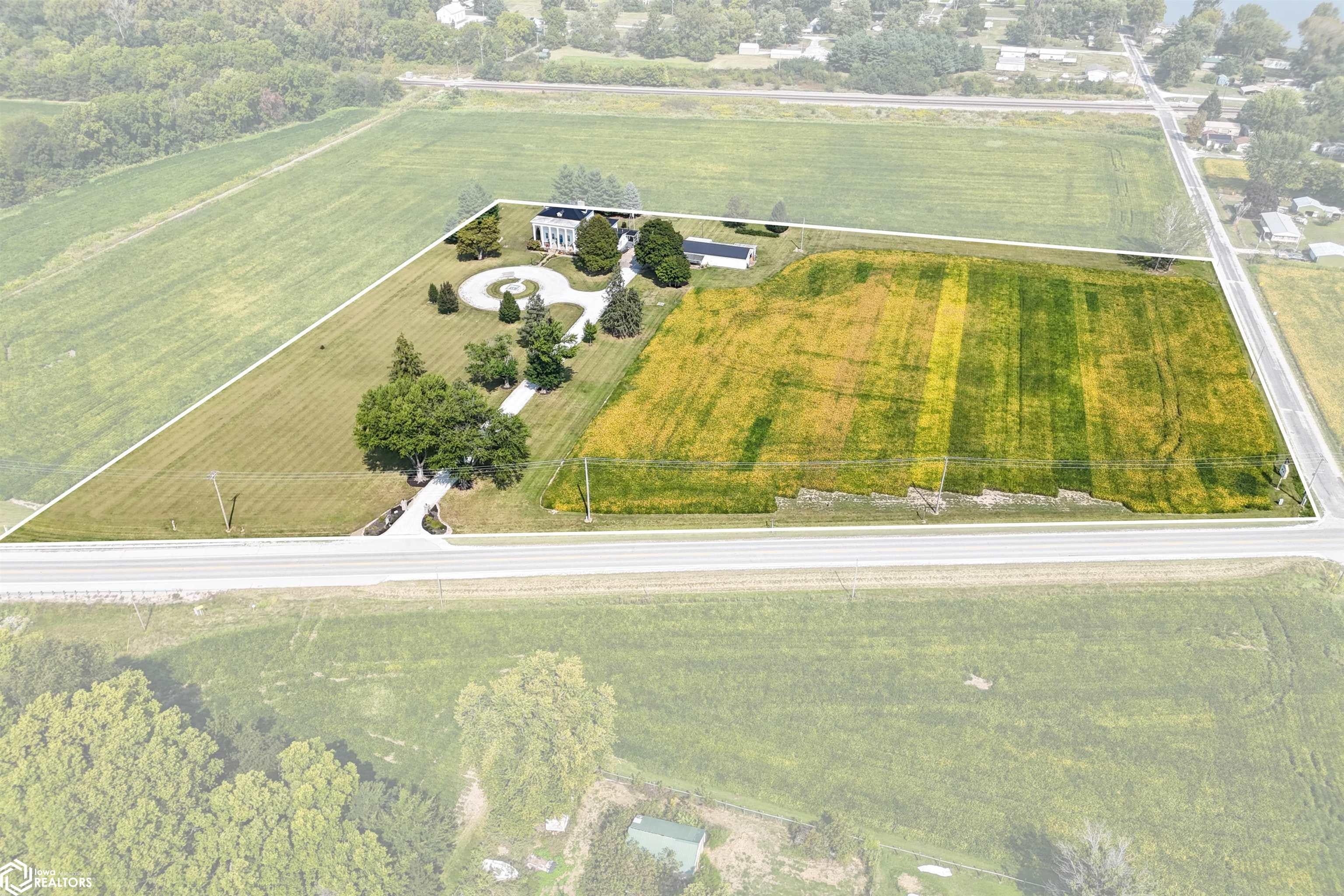 Dallas City, Illinois, 62330, United States, 8 Bedrooms Bedrooms, ,7 BathroomsBathrooms,Residential,For Sale,1980104