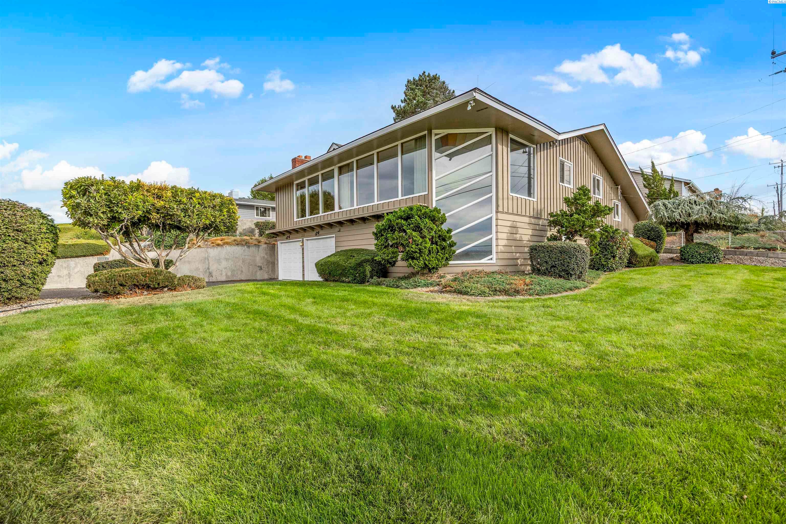 Sunnyside, Washington, 98944, United States, 3 Bedrooms Bedrooms, ,3 BathroomsBathrooms,Residential,For Sale,1973800