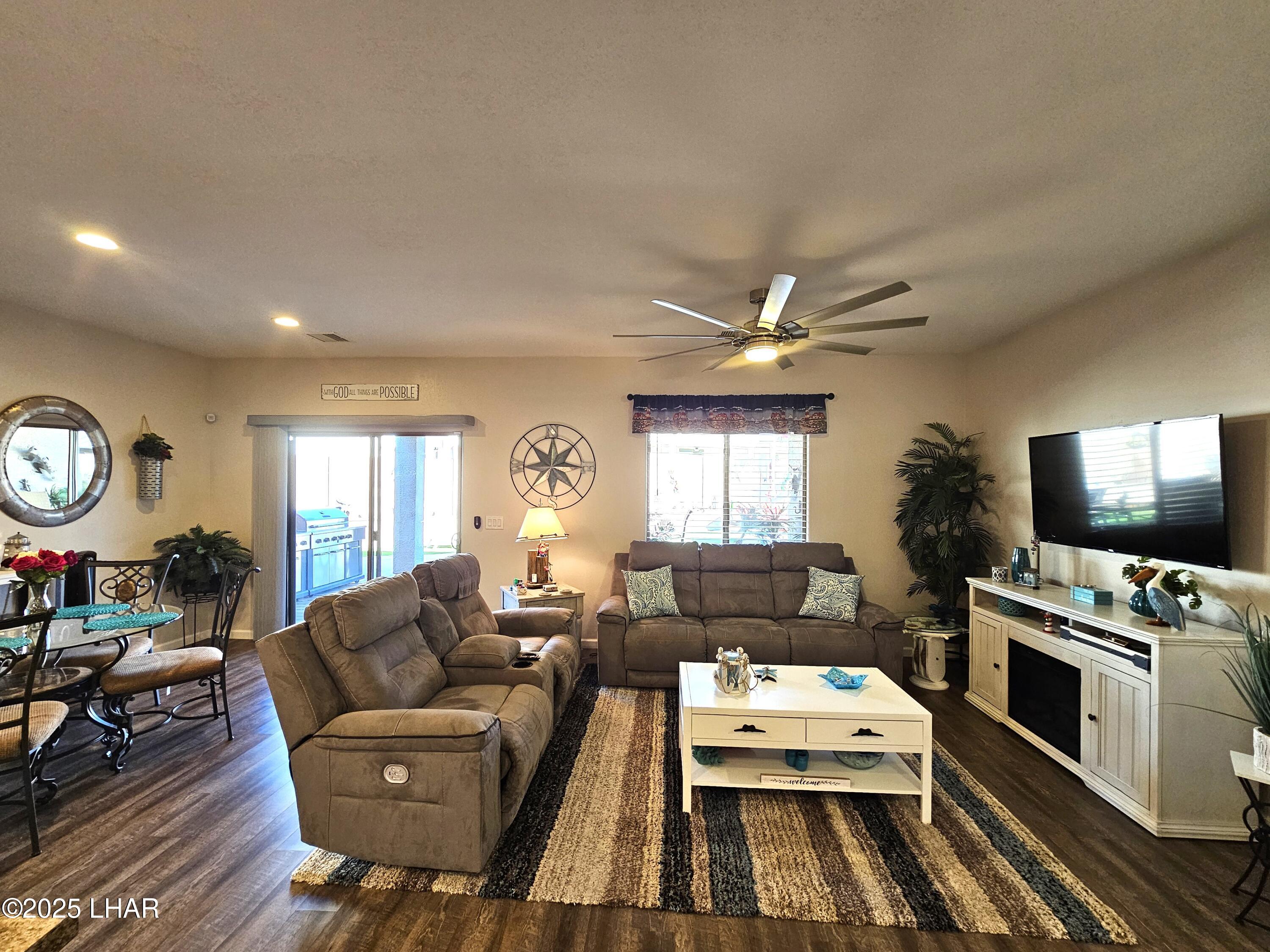 Lake Havasu City, Arizona, 86404, United States, 3 Bedrooms Bedrooms, ,2 BathroomsBathrooms,Residential,For Sale,1957391