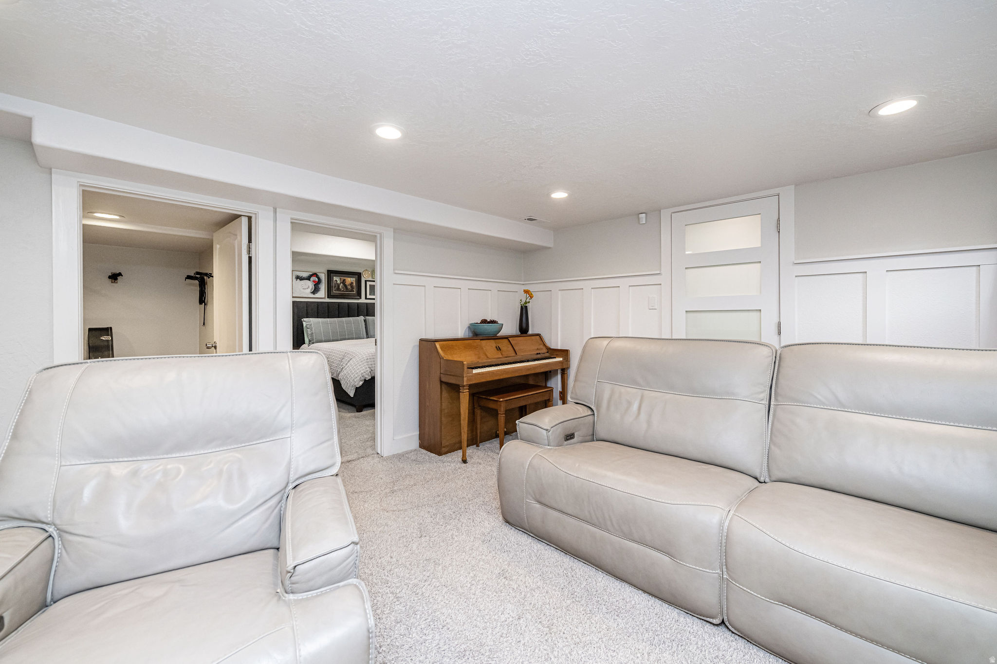 Bountiful, Utah, 84010, United States, 3 Bedrooms Bedrooms, ,2 BathroomsBathrooms,Residential,For Sale,1985173