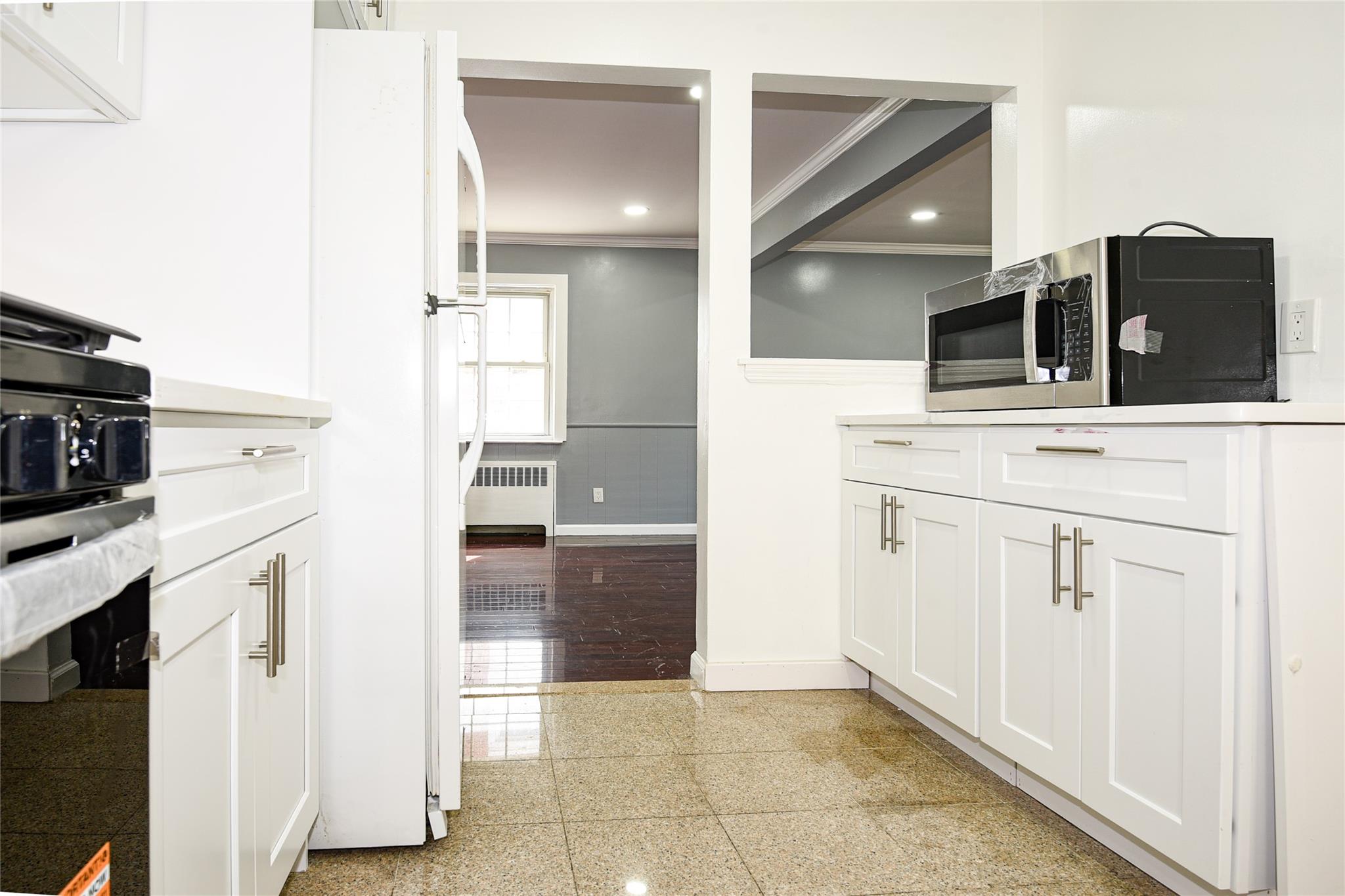 New Hyde Park, New York, 11040, United States, 4 Bedrooms Bedrooms, ,3 BathroomsBathrooms,Residential,For Sale,1903890
