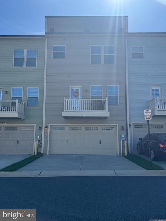 Dumfries, Virginia, 22026, United States, 4 Bedrooms Bedrooms, ,5 BathroomsBathrooms,Residential,For Sale,1958431