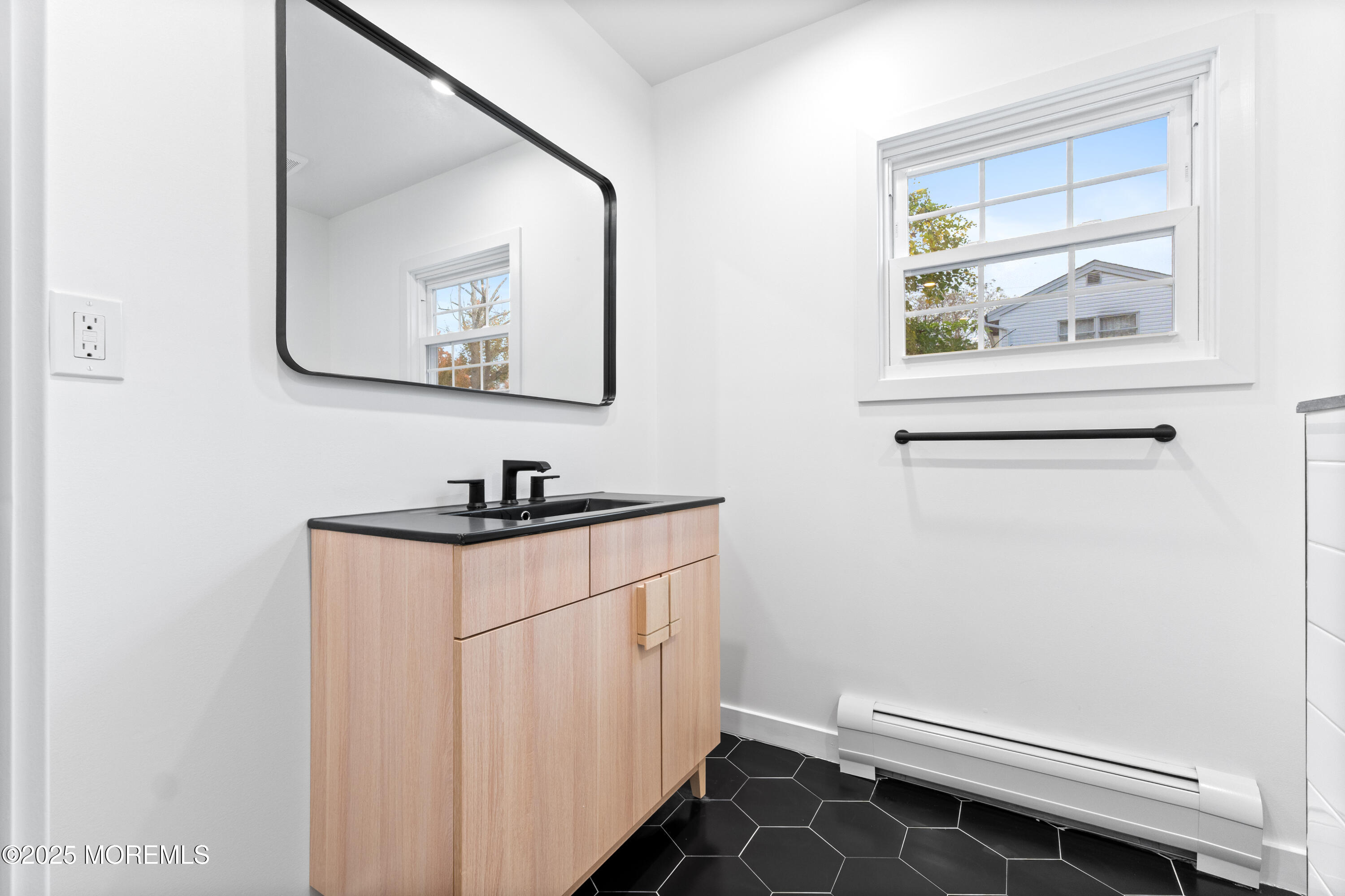 Middletown, New Jersey, 07748, United States, 3 Bedrooms Bedrooms, ,3 BathroomsBathrooms,Residential,For Sale,1987371