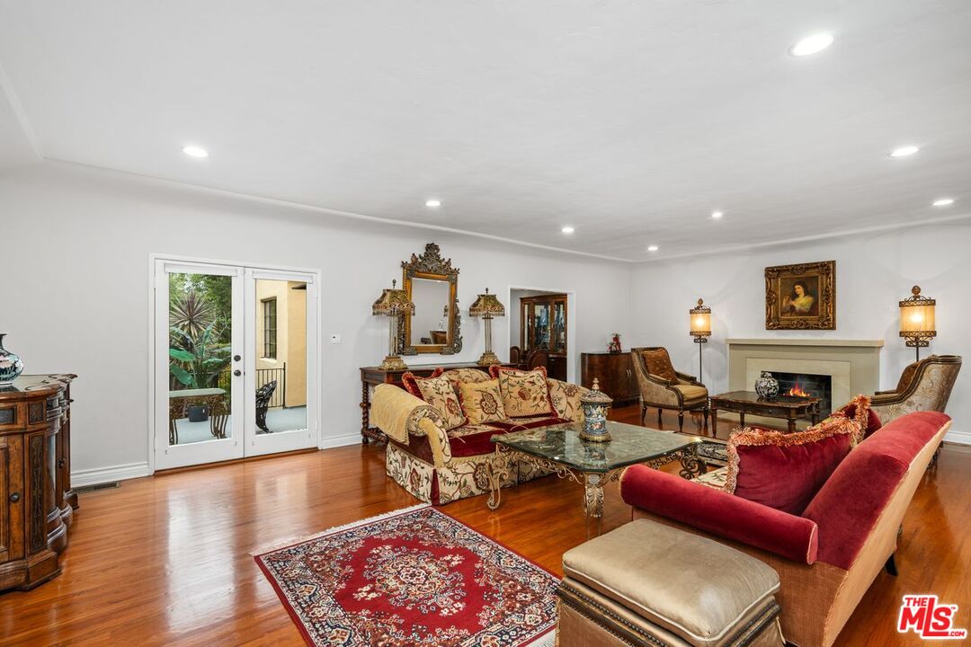 Los Angeles, California, 90027, United States, 4 Bedrooms Bedrooms, ,4 BathroomsBathrooms,Residential,For Sale,1898914