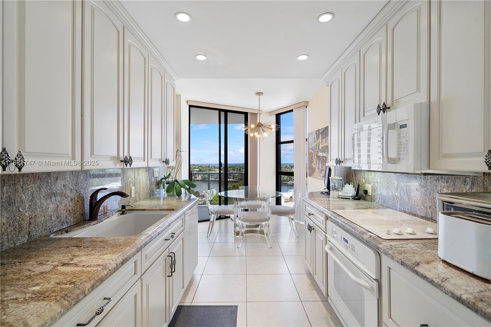 Aventura, Florida, 33180, United States, 2 Bedrooms Bedrooms, ,2 BathroomsBathrooms,Residential,For Sale,1939404