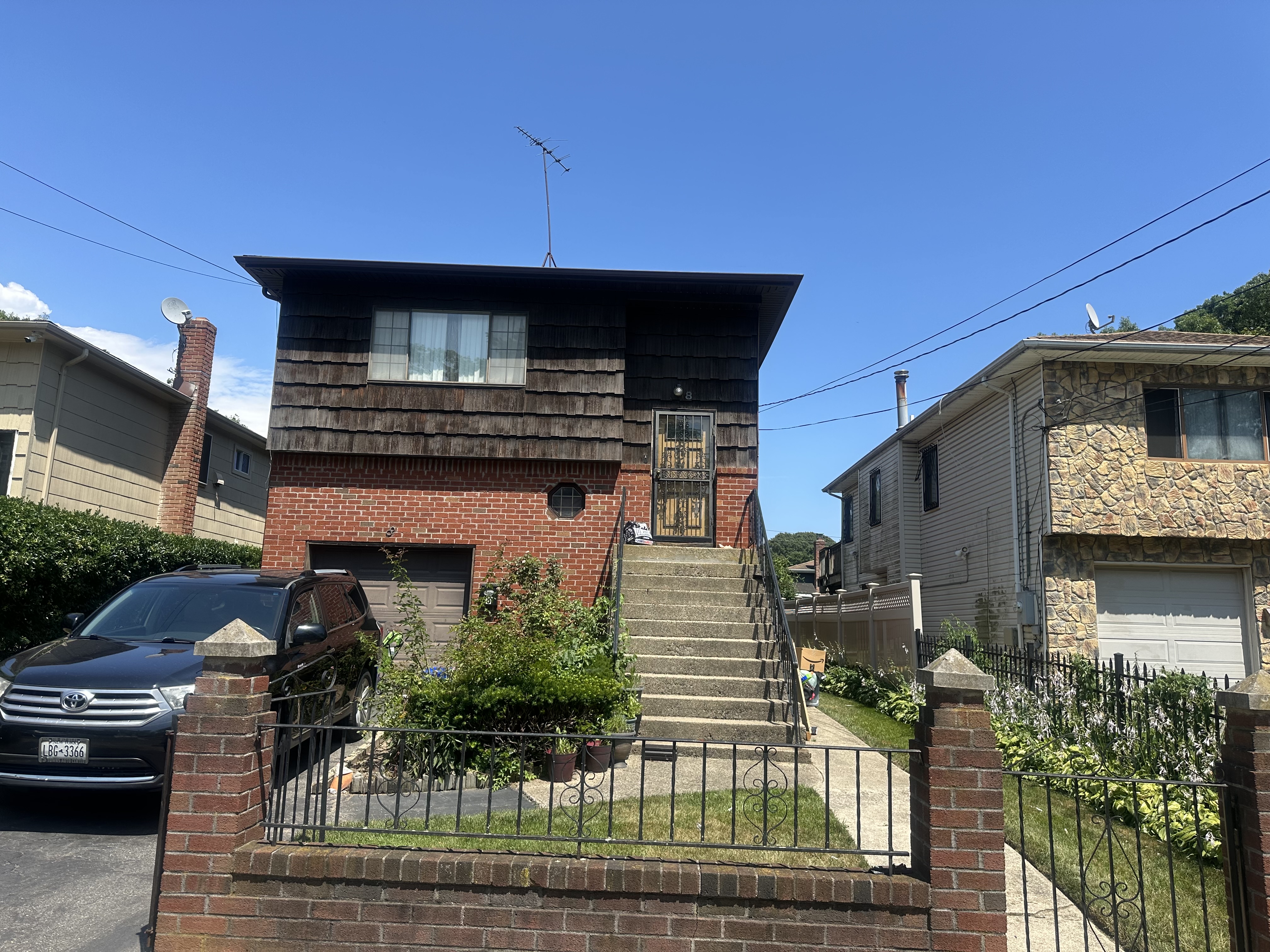 Roosevelt, New York, 11575, United States, 4 Bedrooms Bedrooms, ,3 BathroomsBathrooms,Residential,For Sale,1915638