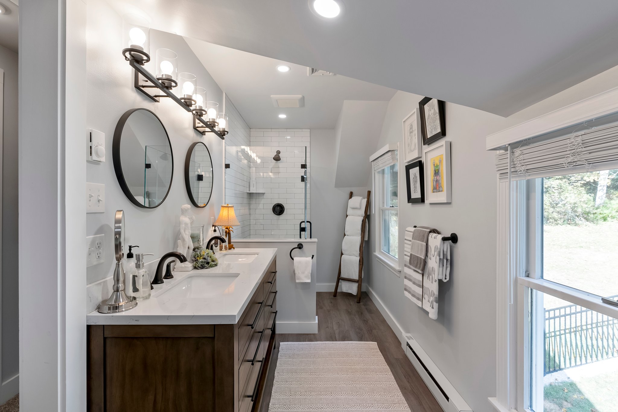  Charming Expanded Cape is Newly Remodeled - 物件實景