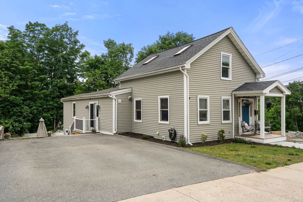 Wakefield, Massachusetts, 01880, United States, 5 Bedrooms Bedrooms, ,3 BathroomsBathrooms,Residential,For Sale,1837062
