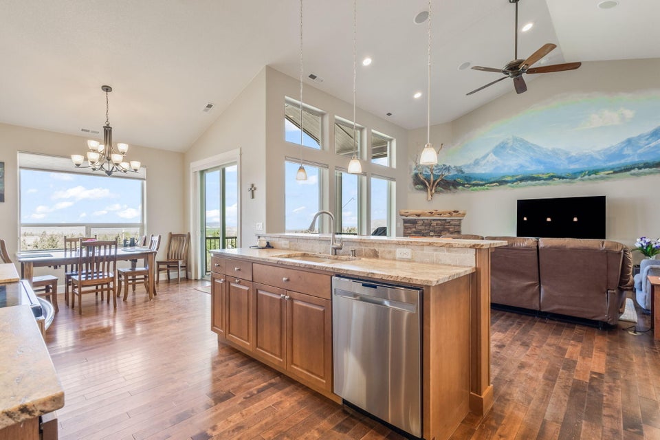 Prineville, Oregon, 97754, United States, 3 Bedrooms Bedrooms, ,3 BathroomsBathrooms,Residential,For Sale,1804823