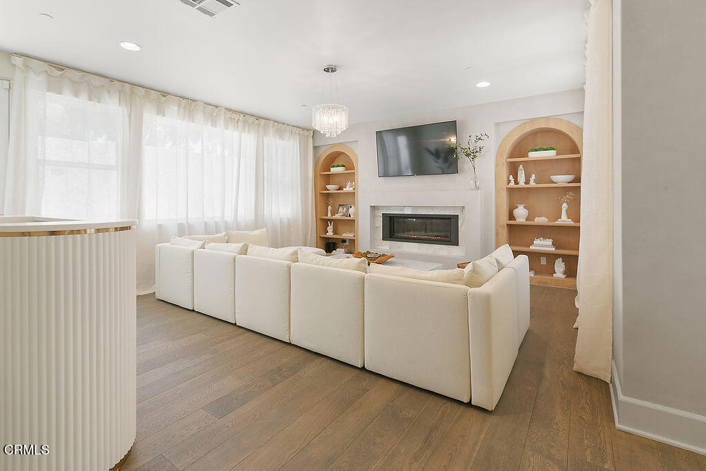 Thousand Oaks, California, 91362, United States, 4 Bedrooms Bedrooms, ,4 BathroomsBathrooms,Residential,For Sale,1997017