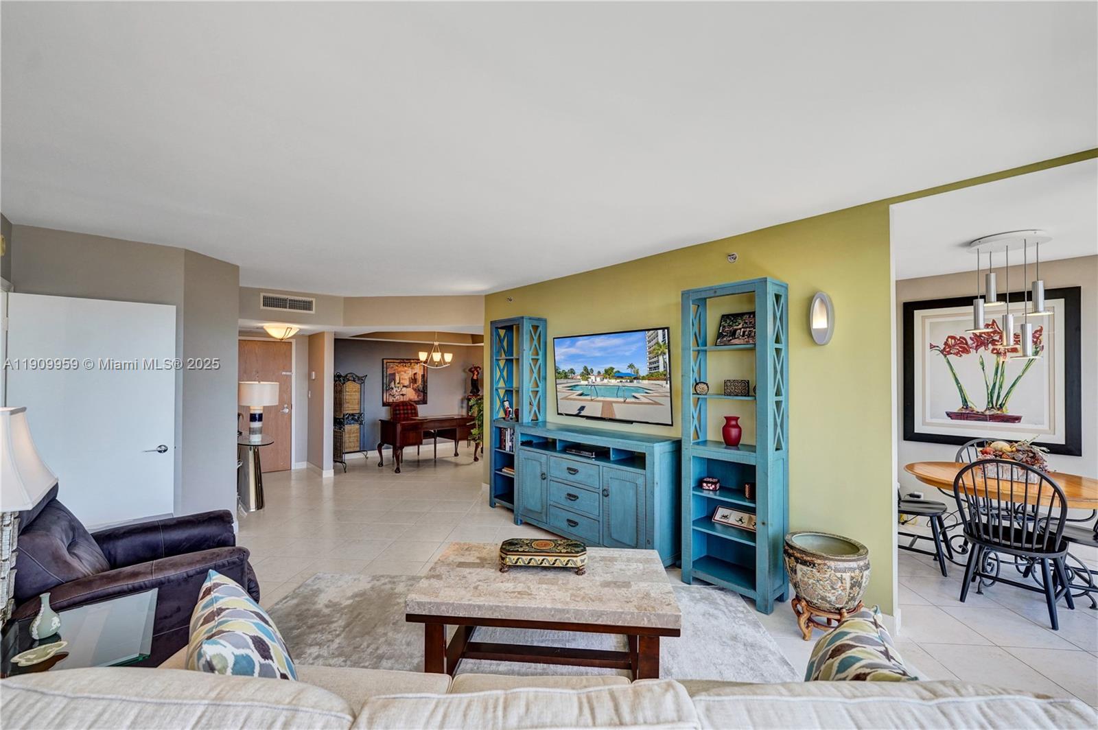 Aventura, Florida, 33180, United States, 2 Bedrooms Bedrooms, ,2 BathroomsBathrooms,Residential,For Sale,1988948