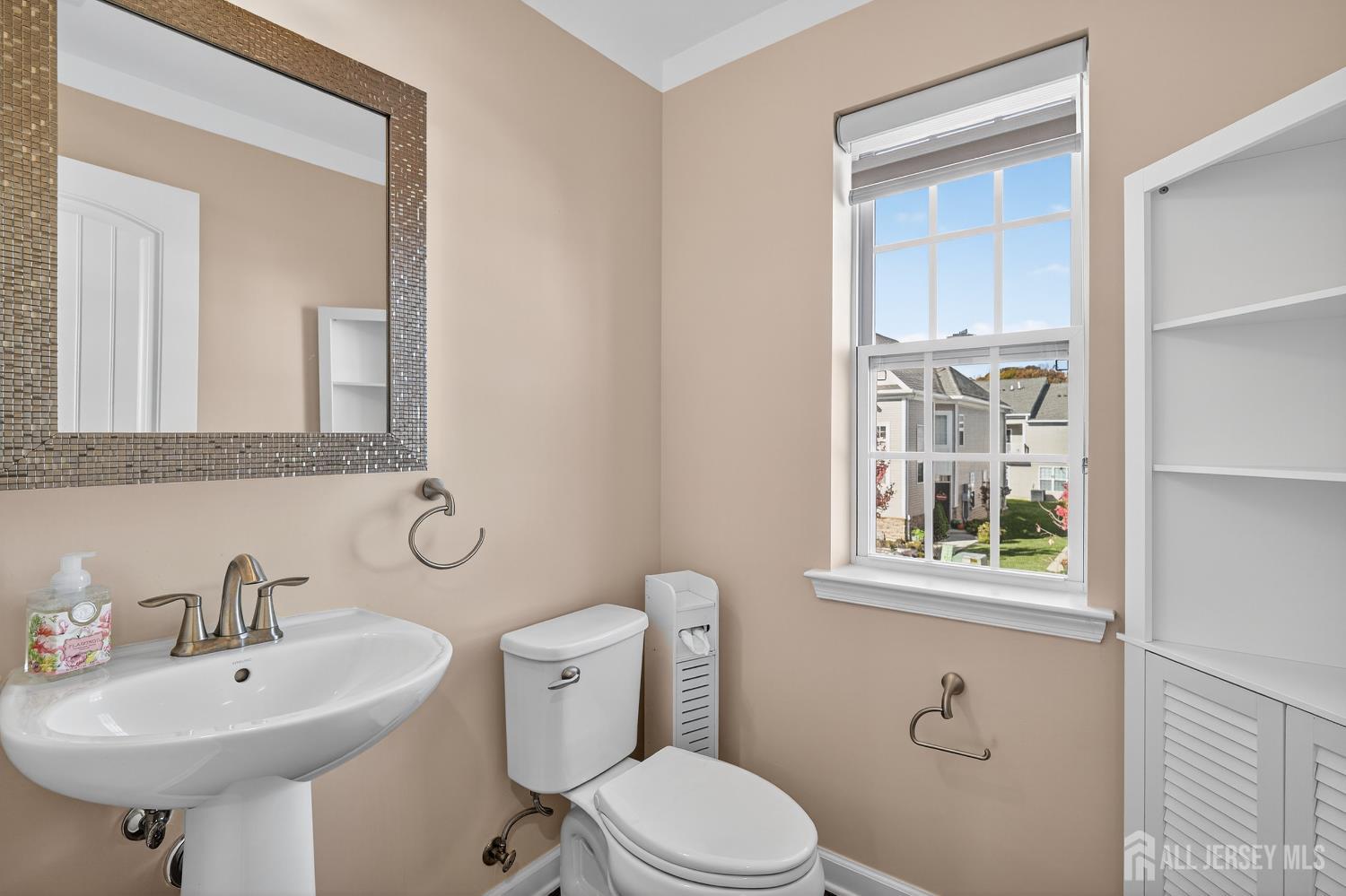 Sayreville, New Jersey, 08859, United States, 2 Bedrooms Bedrooms, ,3 BathroomsBathrooms,Residential,For Sale,1989684