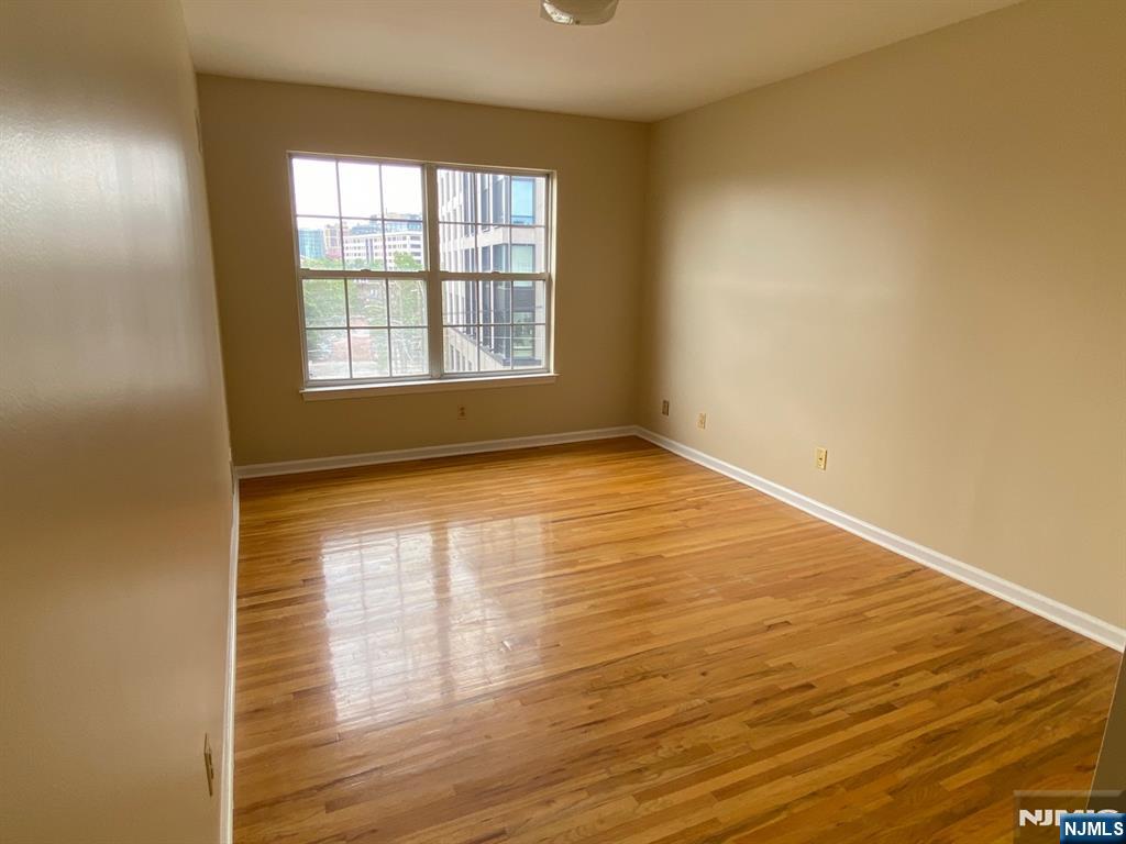 Newark, New Jersey, 07105, United States, 2 Bedrooms Bedrooms, ,3 BathroomsBathrooms,Residential,For Sale,1908619