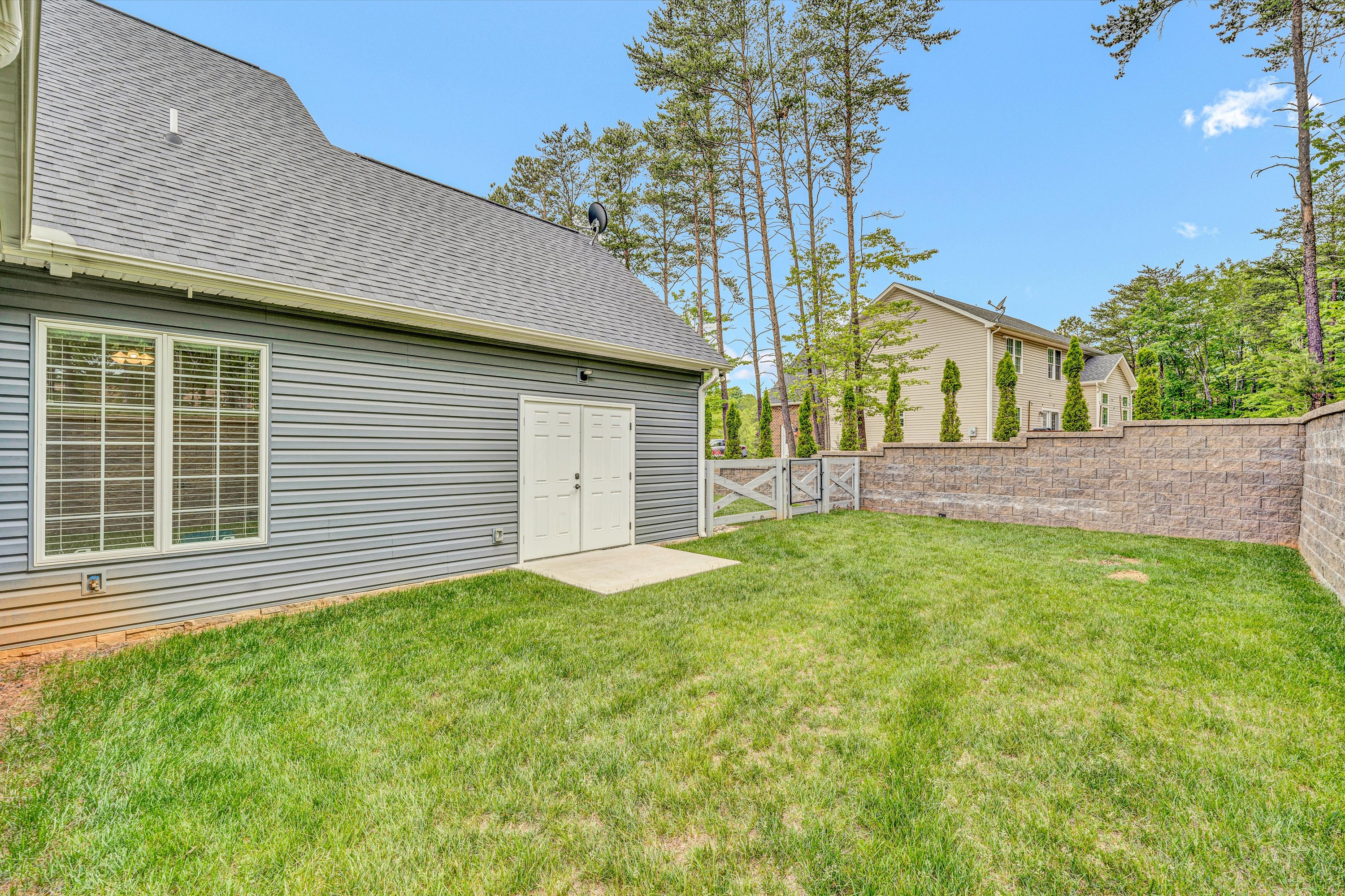 Blue Ridge, Virginia, 24064, United States, 4 Bedrooms Bedrooms, ,3 BathroomsBathrooms,Residential,For Sale,1930042