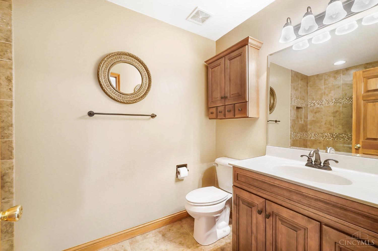 Hamilton, Ohio, 45013, United States, 4 Bedrooms Bedrooms, ,4 BathroomsBathrooms,Residential,For Sale,2000697