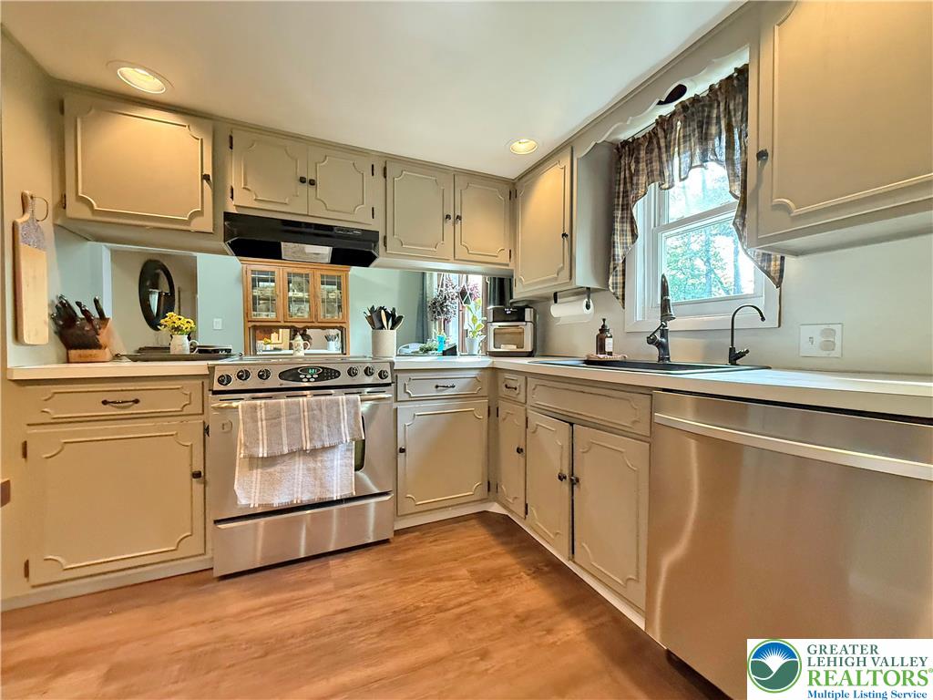 Allentown City, Pennsylvania, 18103, United States, 3 Bedrooms Bedrooms, ,2 BathroomsBathrooms,Residential,For Sale,1897296