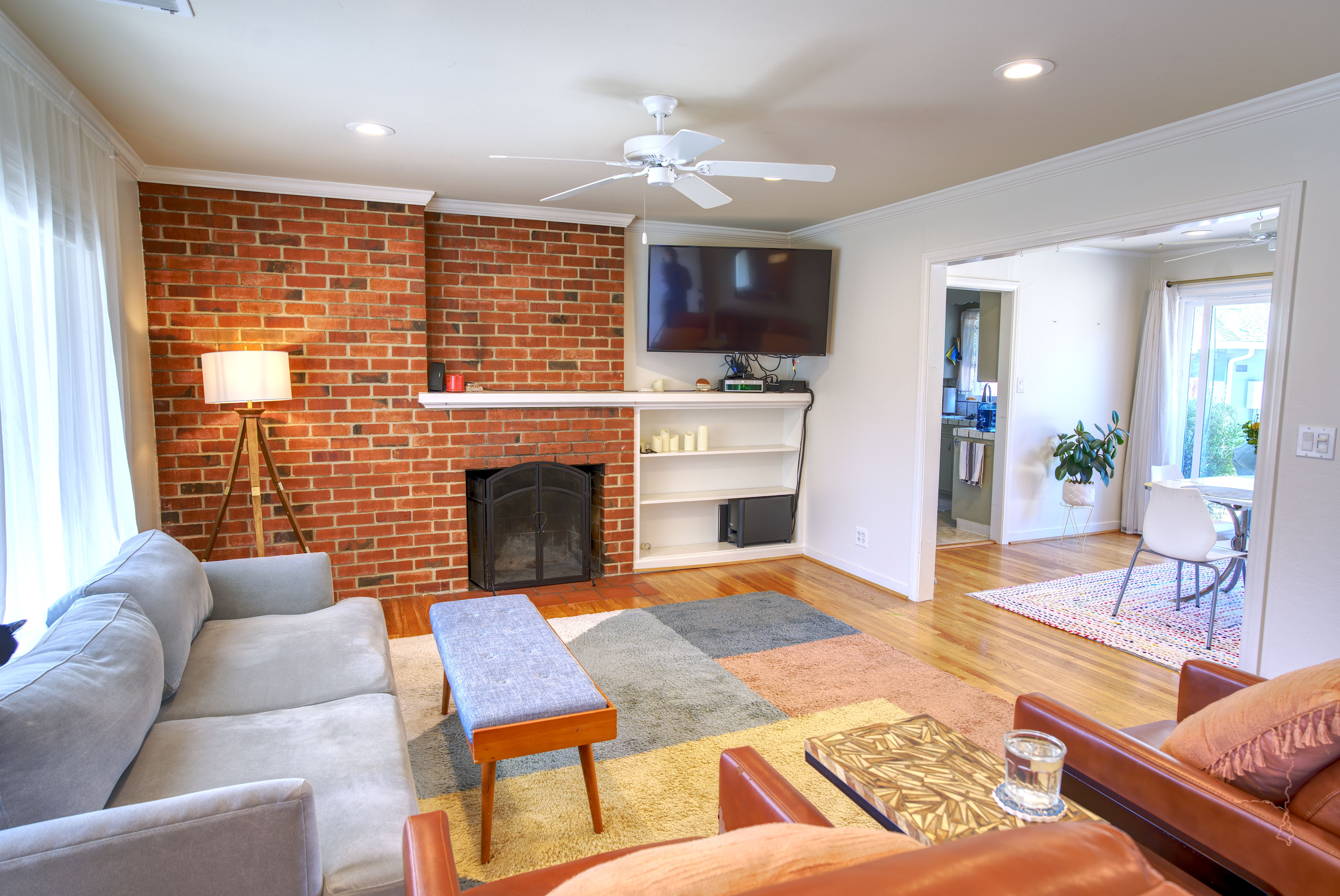  Classic Charm Meets Flexible Living in This Inviting Single-Story Ranch - 物件實景