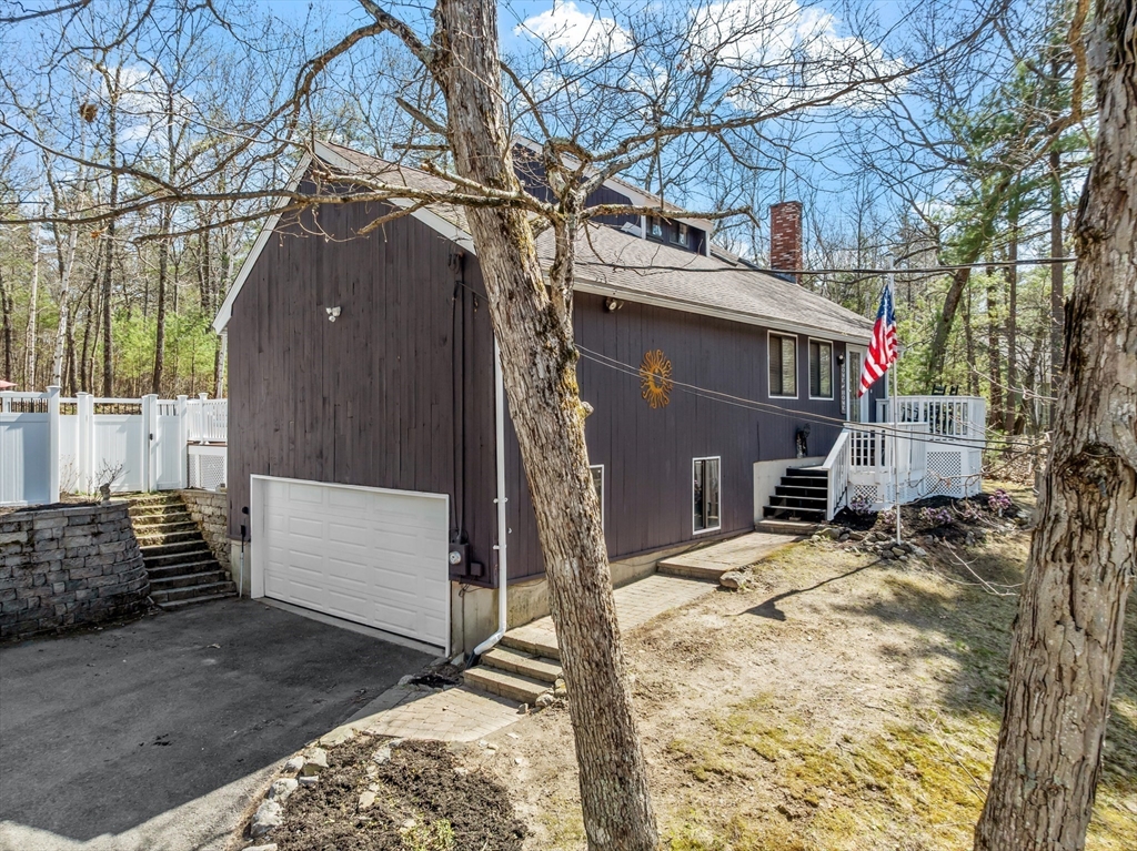 Derry, New Hampshire, 03038, United States, 3 Bedrooms Bedrooms, ,3 BathroomsBathrooms,Residential,For Sale,1928309