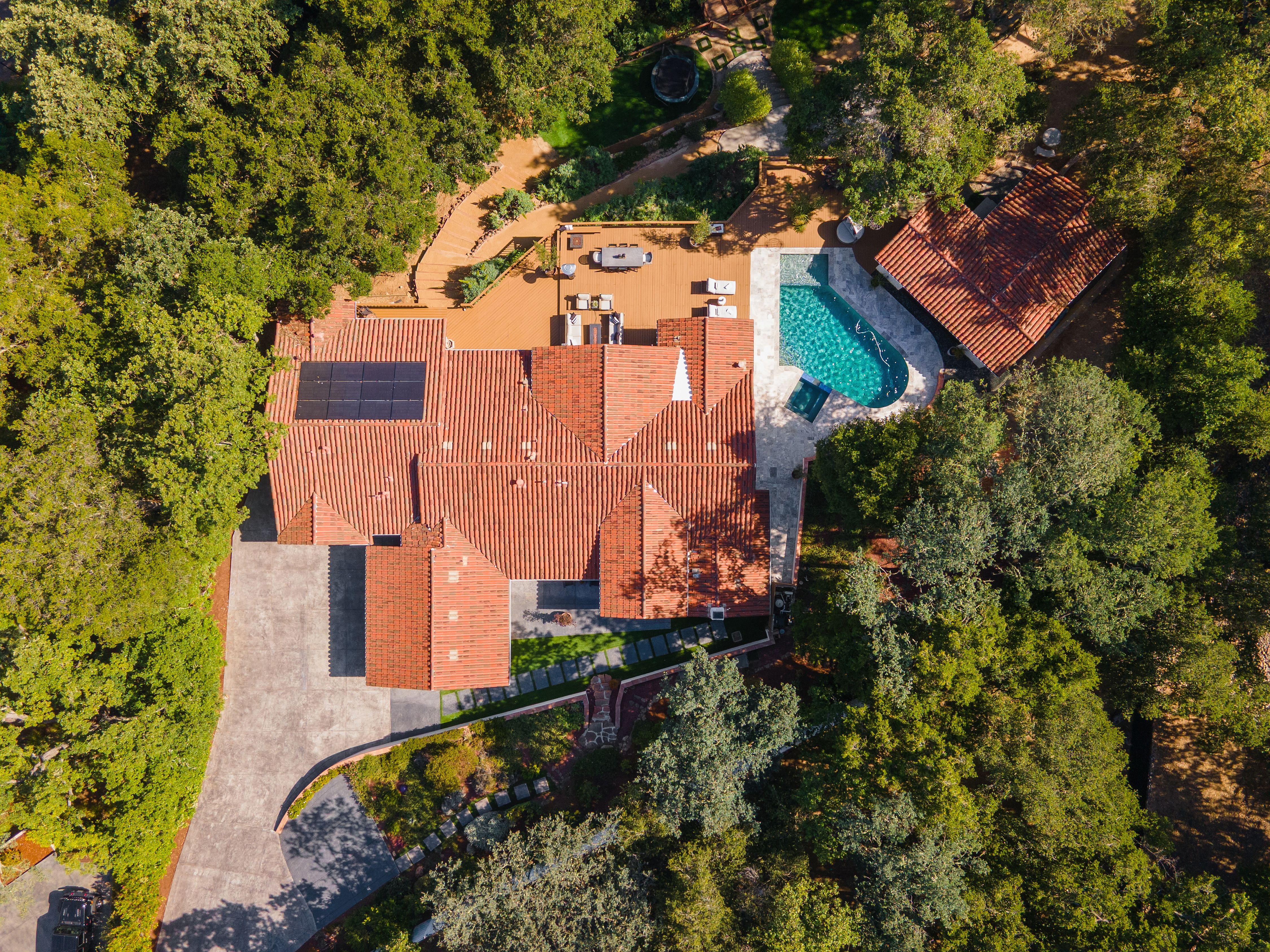  Private Gated Sanctuary With Expansive Outdoor Living - 物件實景