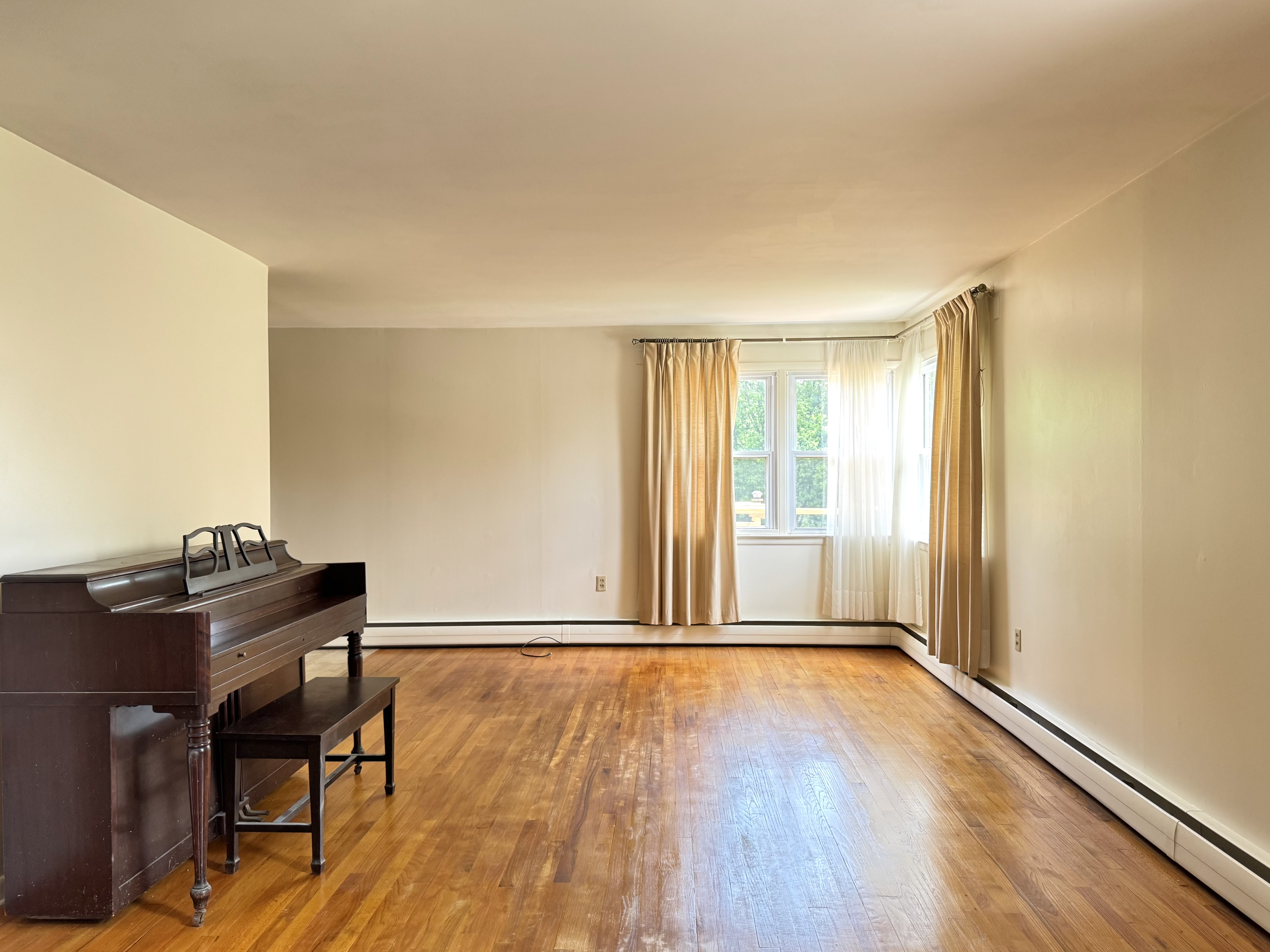 Catskill, New York, 12414, United States, 6 Bedrooms Bedrooms, ,3 BathroomsBathrooms,Residential,For Sale,1983582