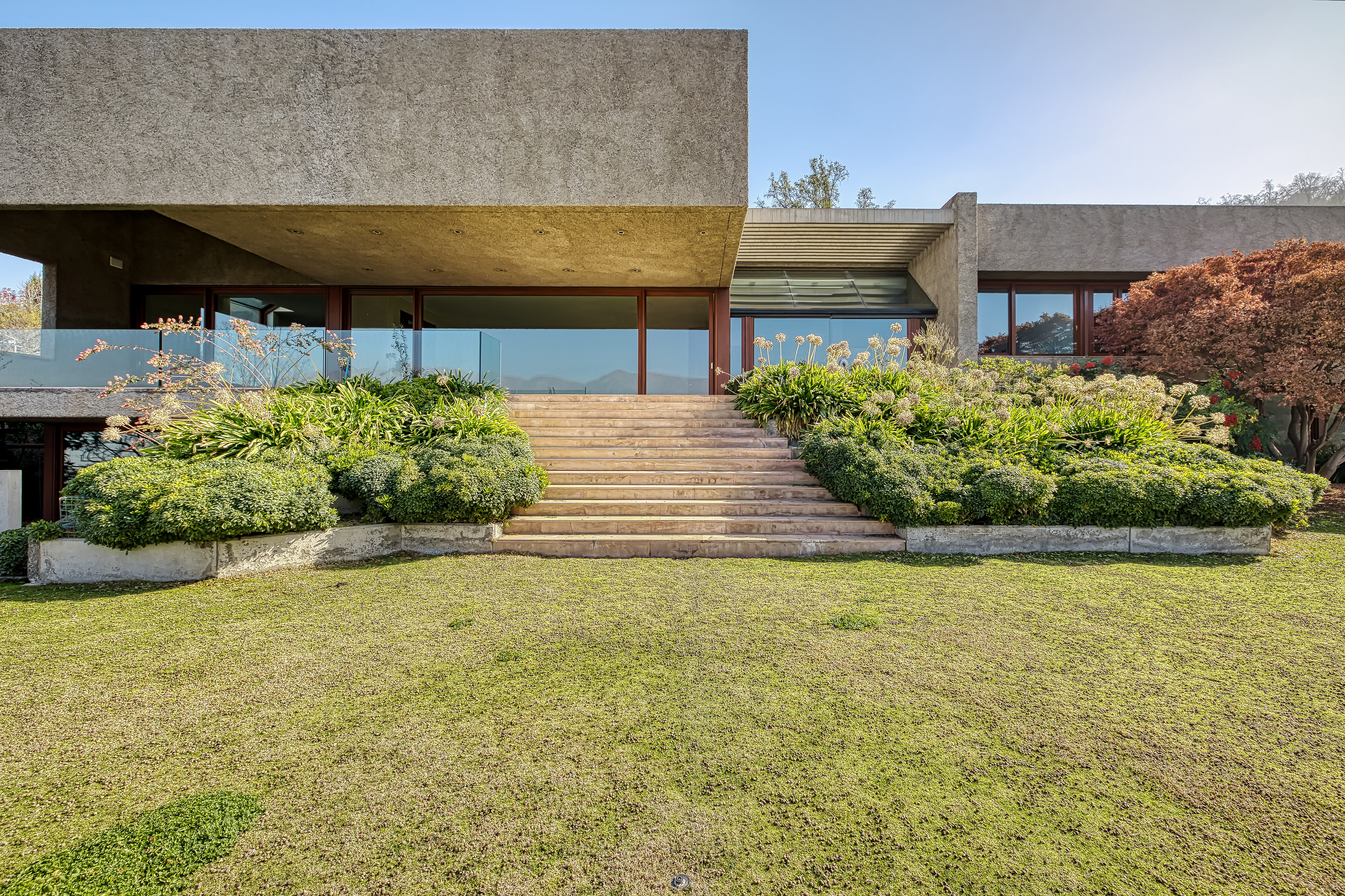 Excellent house with a spectacular view.