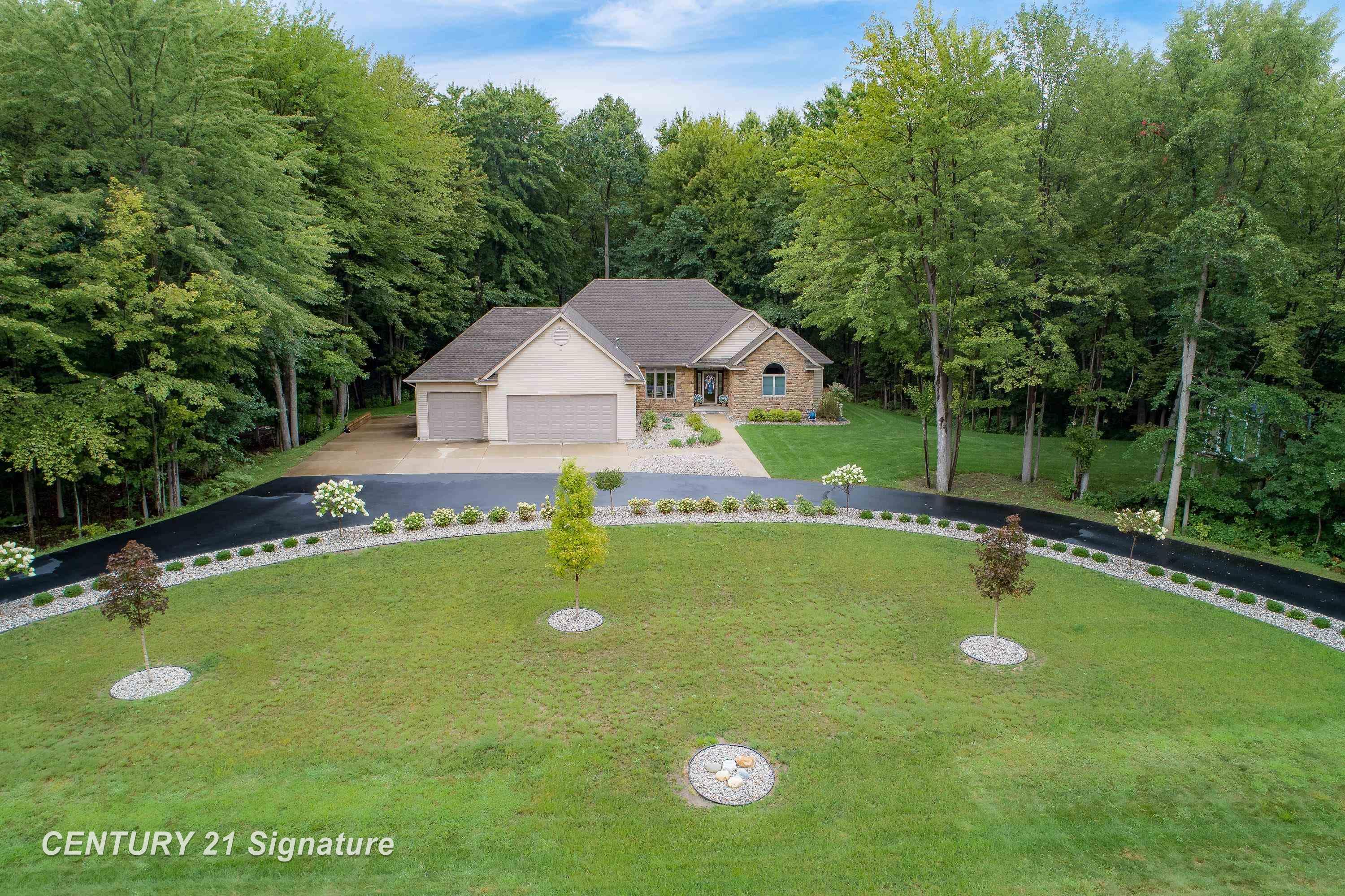 Midland, Michigan, 48642, United States, 4 Bedrooms Bedrooms, ,4 BathroomsBathrooms,Residential,For Sale,1981161