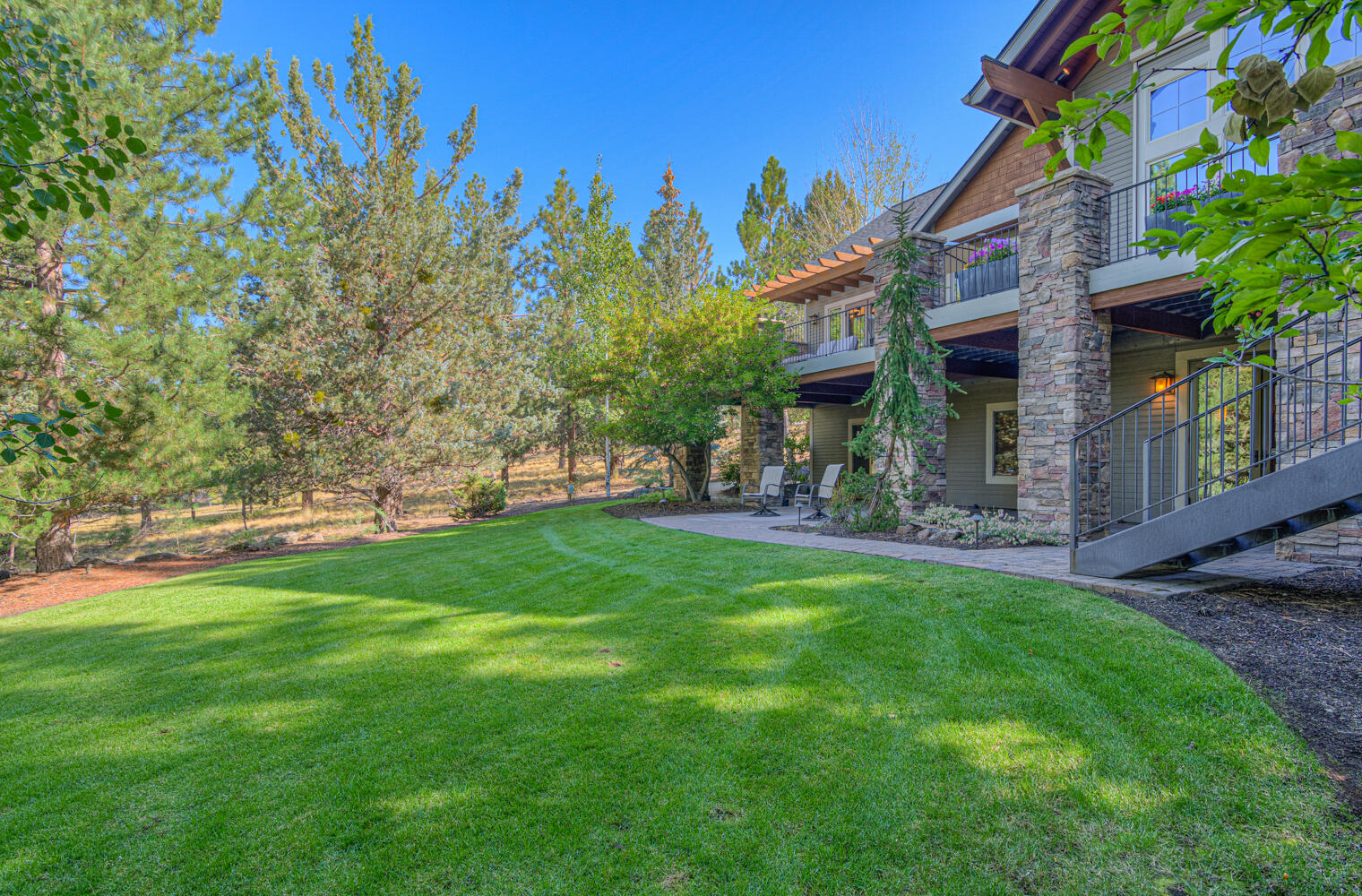 Bend, Oregon, 97703, United States, 4 Bedrooms Bedrooms, ,5 BathroomsBathrooms,Residential,For Sale,1979123