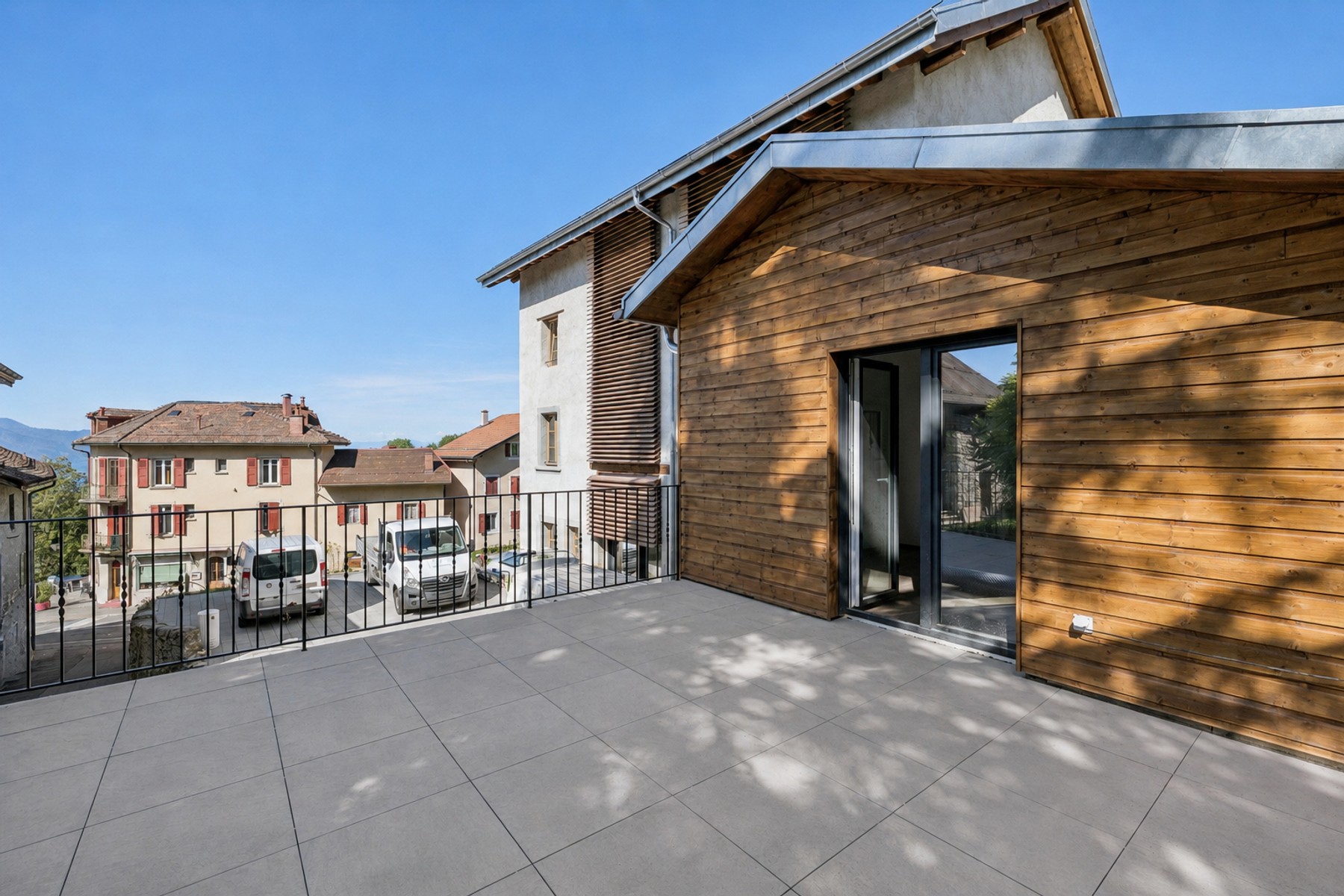 Stunning, renovated 4.5-room apartment with a terrace and garden in Brent / Mont - 物件實景