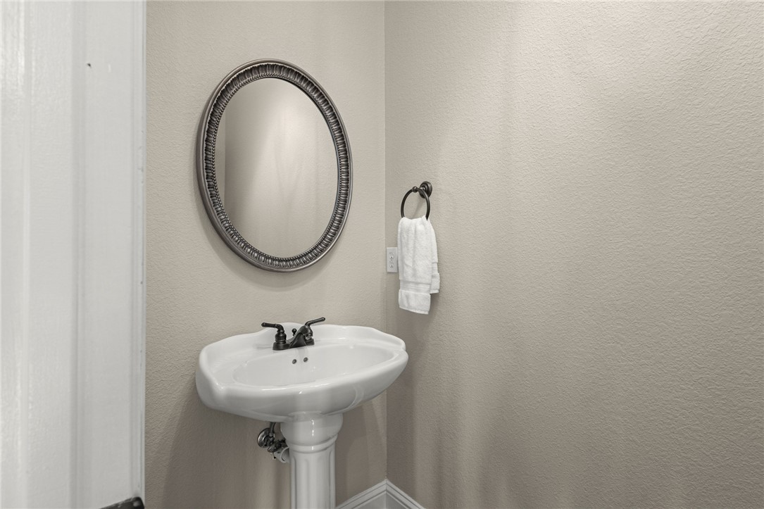 Rogers, Arkansas, 72758, United States, 5 Bedrooms Bedrooms, ,5 BathroomsBathrooms,Residential,For Sale,1902626