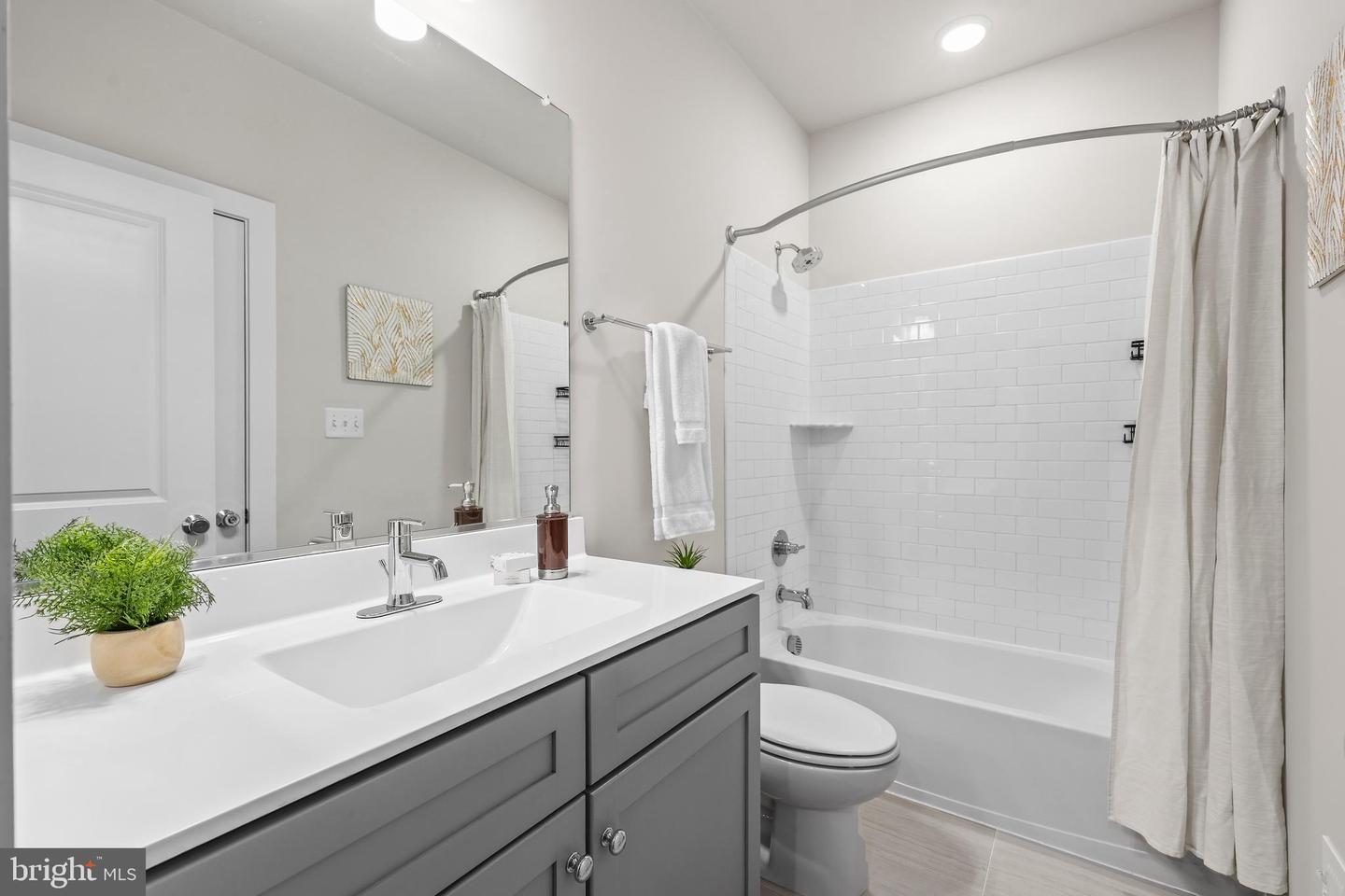 Arlington, Virginia, 22204, United States, 3 Bedrooms Bedrooms, ,4 BathroomsBathrooms,Residential,For Sale,1827823