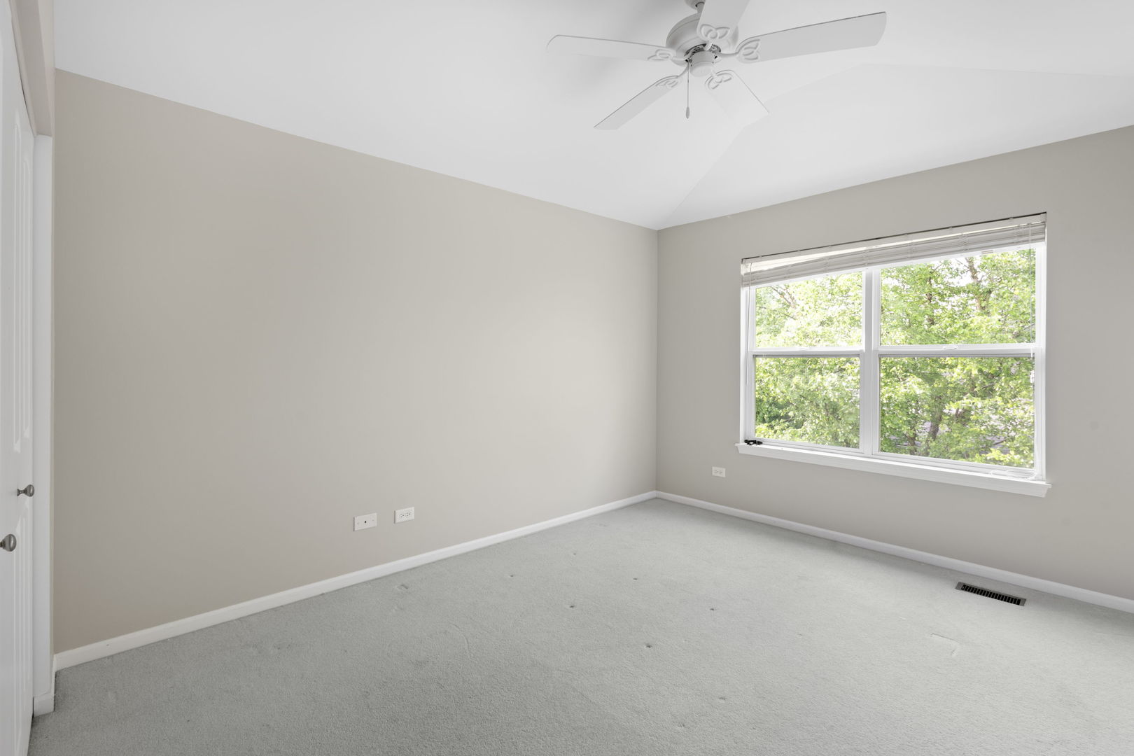 Sugar Grove, Illinois, 60554, United States, 5 Bedrooms Bedrooms, ,4 BathroomsBathrooms,Residential,For Sale,1955061