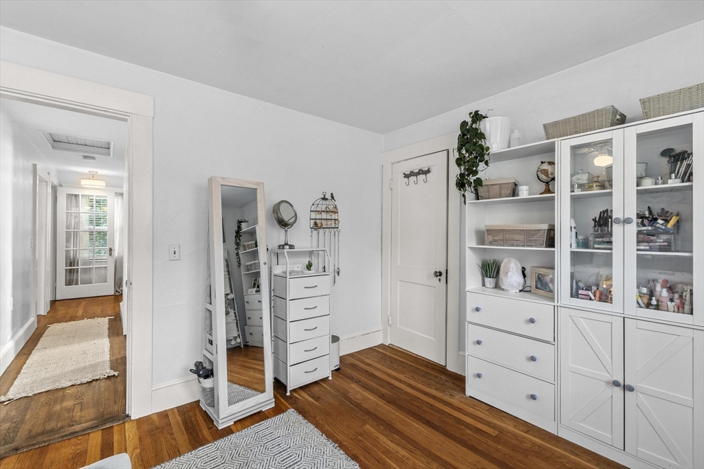 Swampscott, Massachusetts, 01907, United States, 3 Bedrooms Bedrooms, ,2 BathroomsBathrooms,Residential,For Sale,1979300