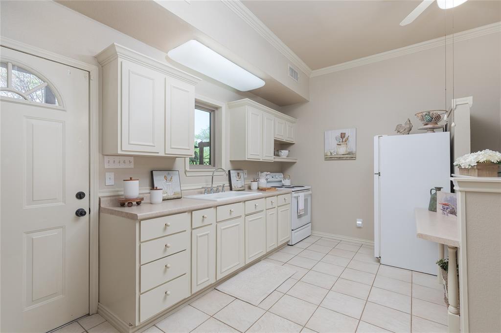 Terrell, Texas, 75160, United States, 3 Bedrooms Bedrooms, ,3 BathroomsBathrooms,Residential,For Sale,1767397