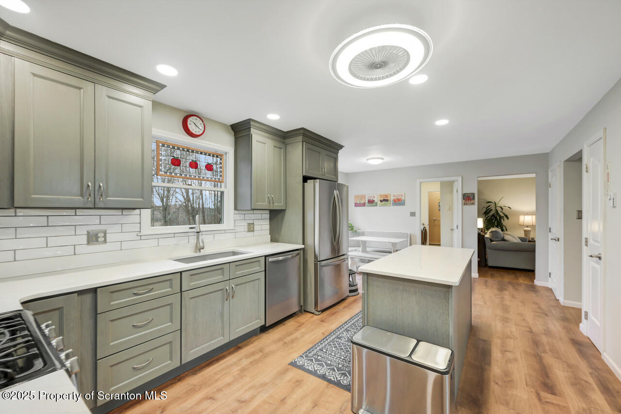 Moscow, Pennsylvania, 18444, United States, 4 Bedrooms Bedrooms, ,3 BathroomsBathrooms,Residential,For Sale,1999733