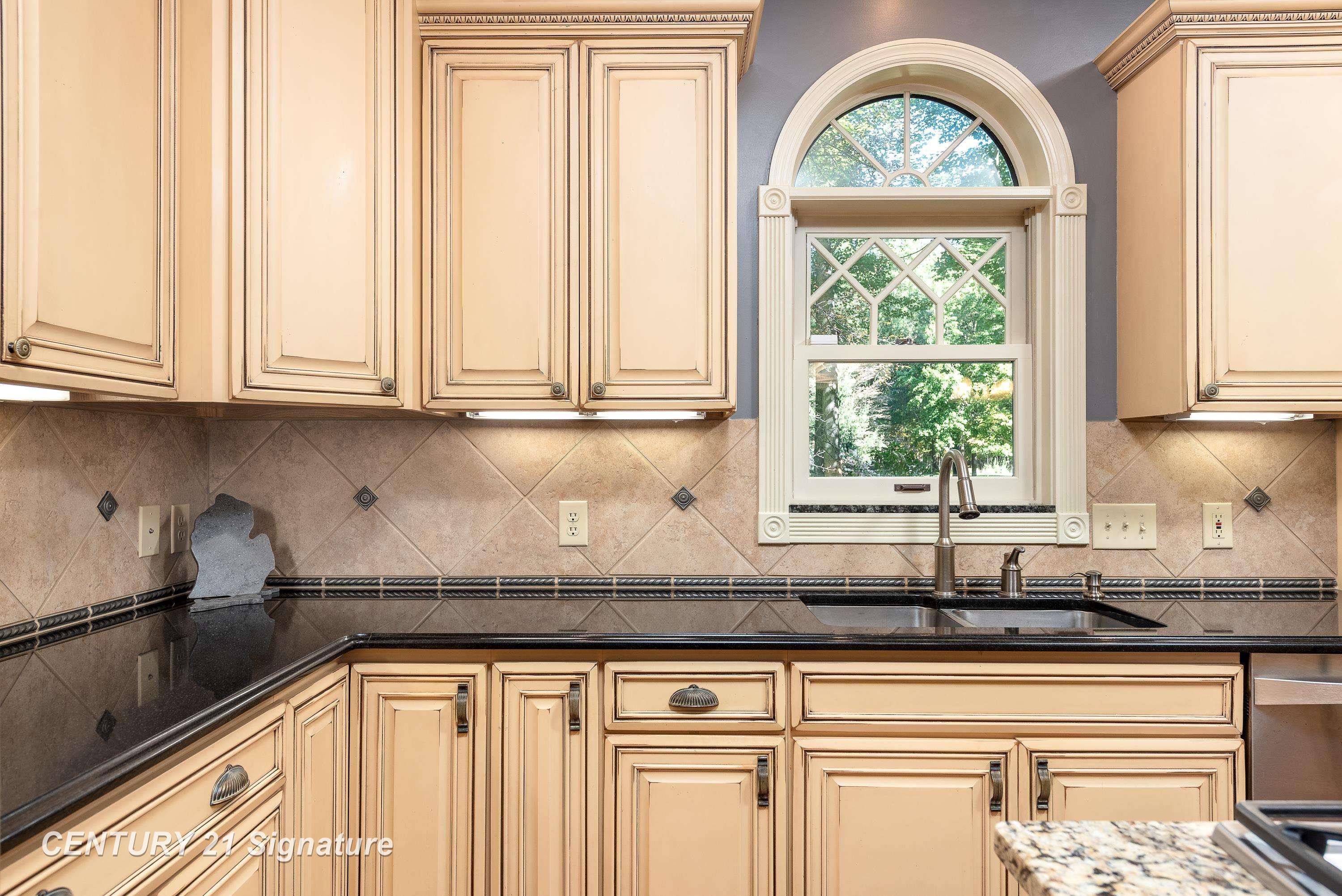 Midland, Michigan, 48642, United States, 5 Bedrooms Bedrooms, ,6 BathroomsBathrooms,Residential,For Sale,1977241