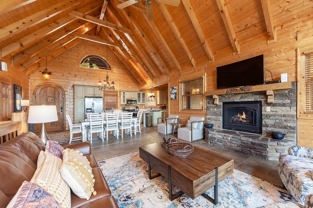 Sevierville, Tennessee, 37862, United States, 3 Bedrooms Bedrooms, ,7 BathroomsBathrooms,Residential,For Sale,1914651